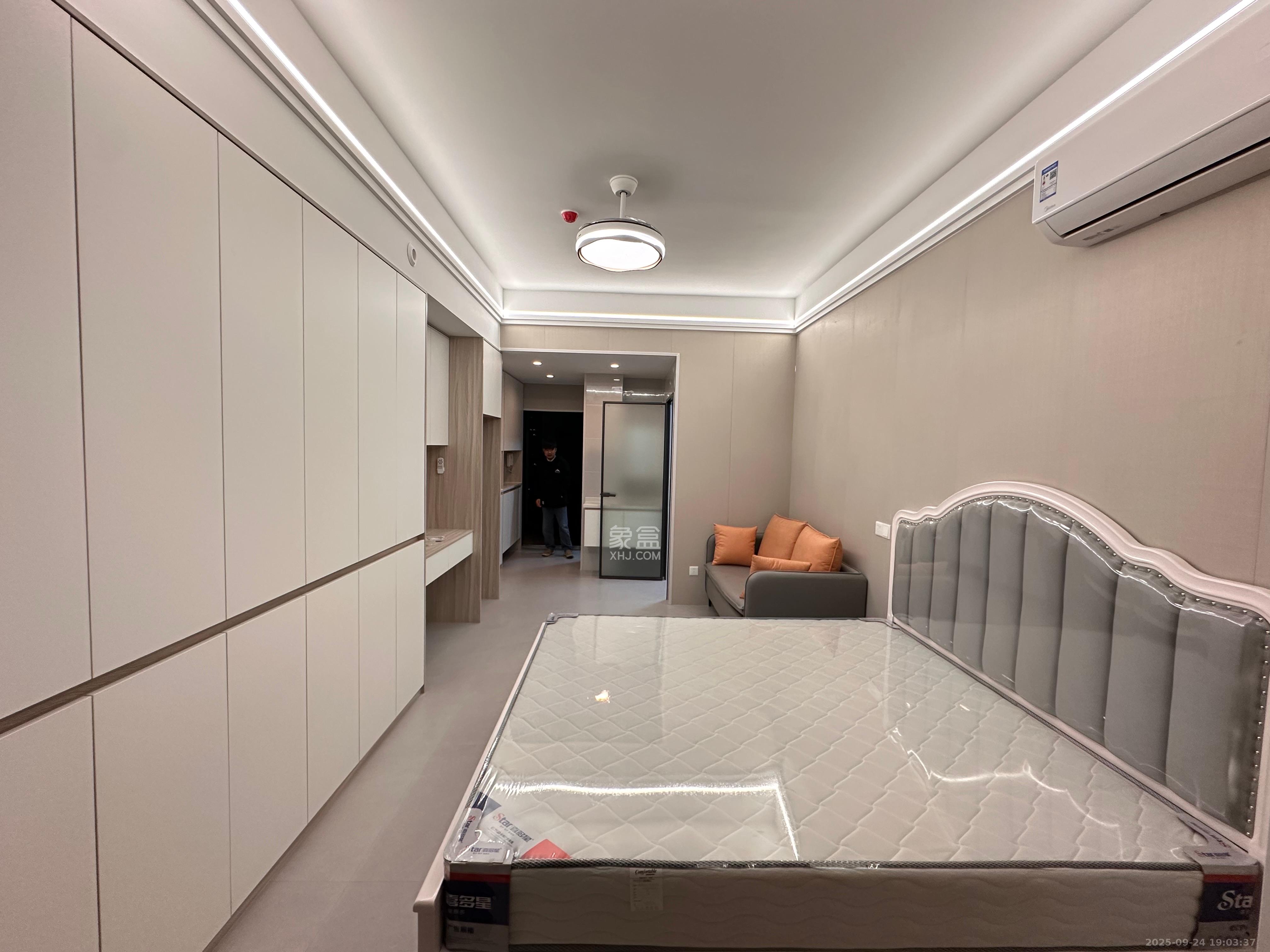 嘉雨兴园 1室1厅1卫 2100.0元/月 嘉雨兴园 1室1厅1卫 2100.0元/月室内图