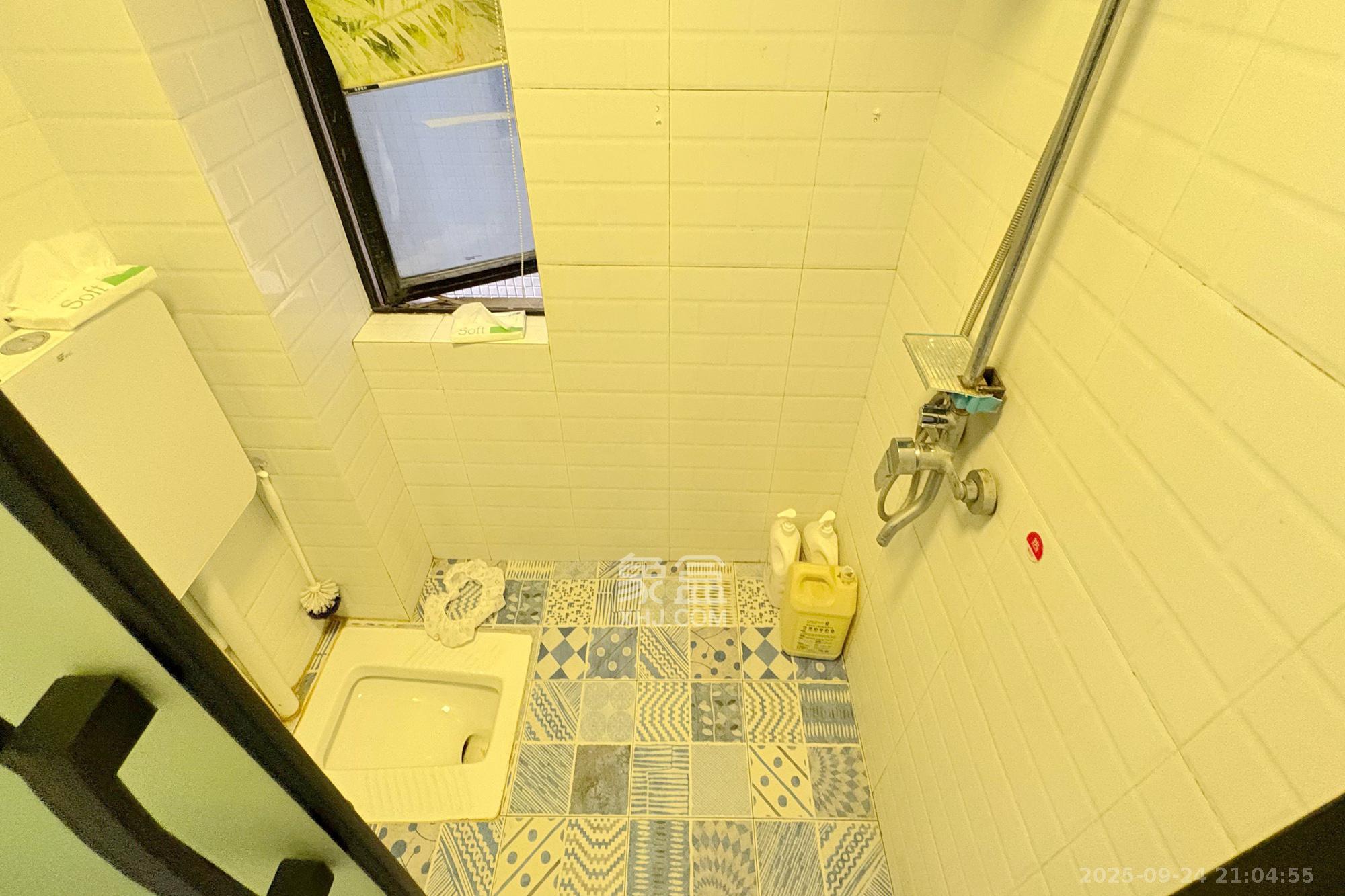 五一大道202(中环壹世界) 3室2厅1卫 130.0万 五一大道202(中环壹世界) 3室2厅1卫 130.0万卫生间