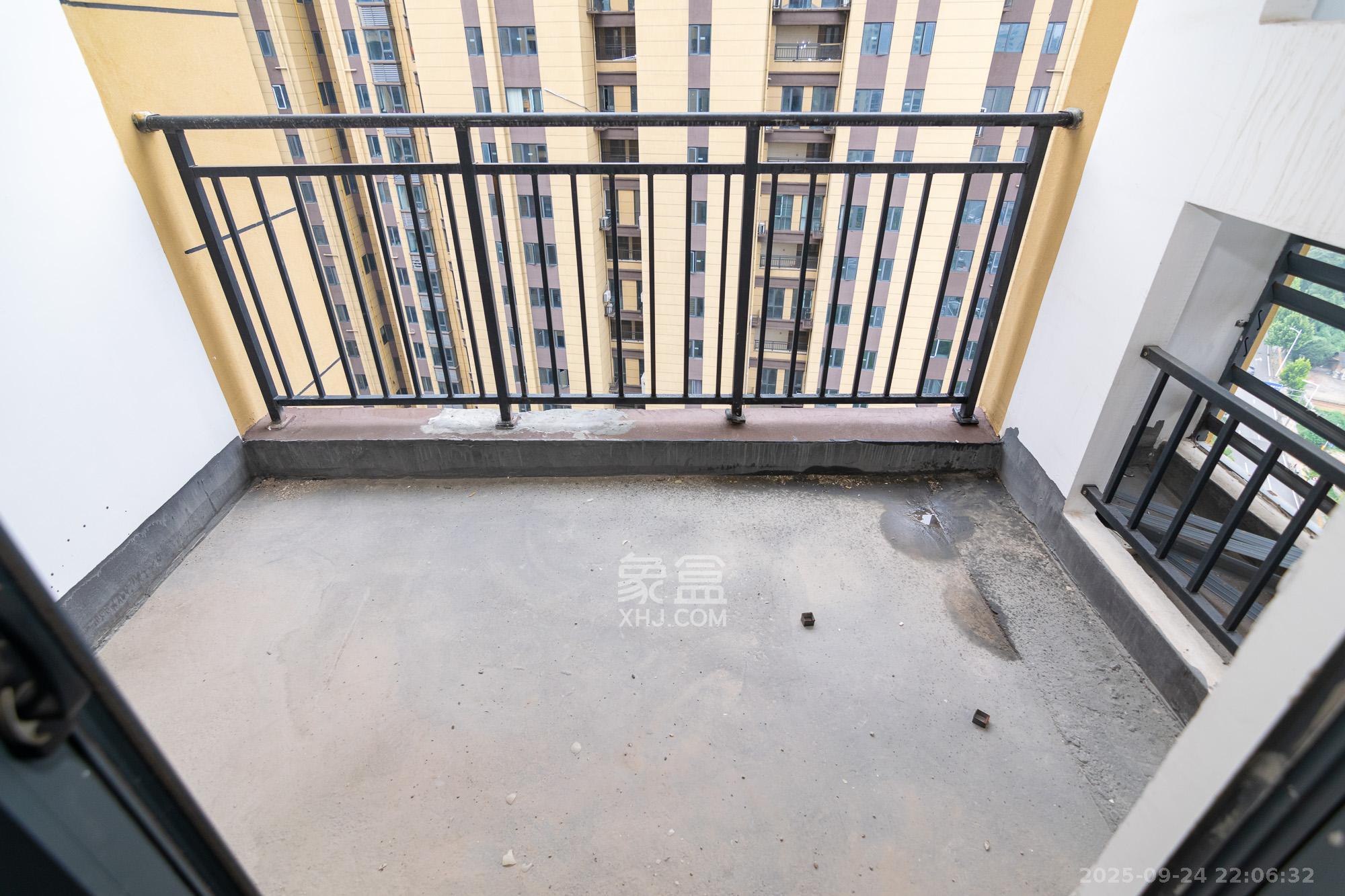 澳海谷山府  3室2厅2卫    78.0万阳台