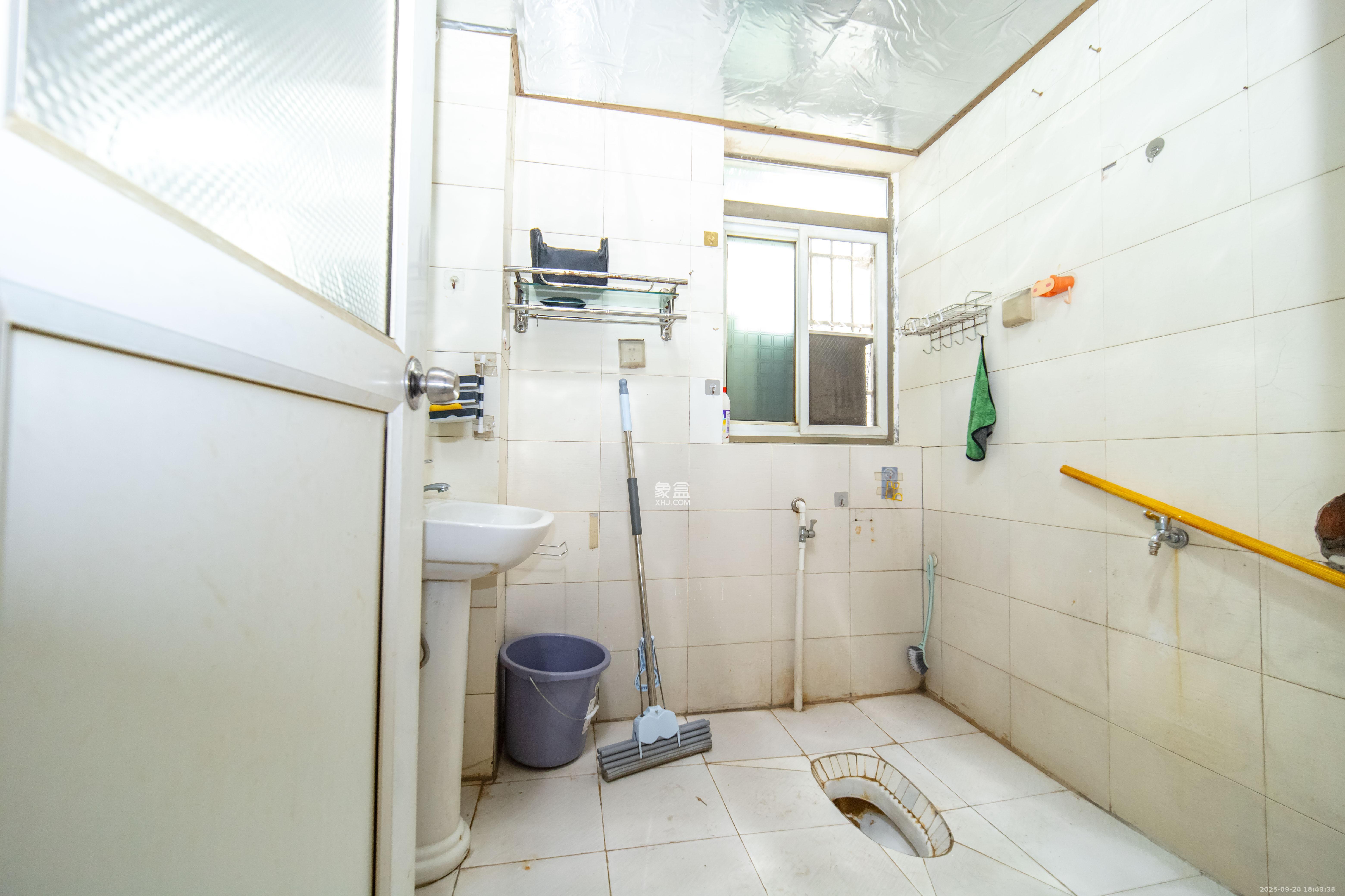 湘绣城 3室2厅1卫 1200.0元/月 湘绣城 3室2厅1卫 1200.0元/月室内图