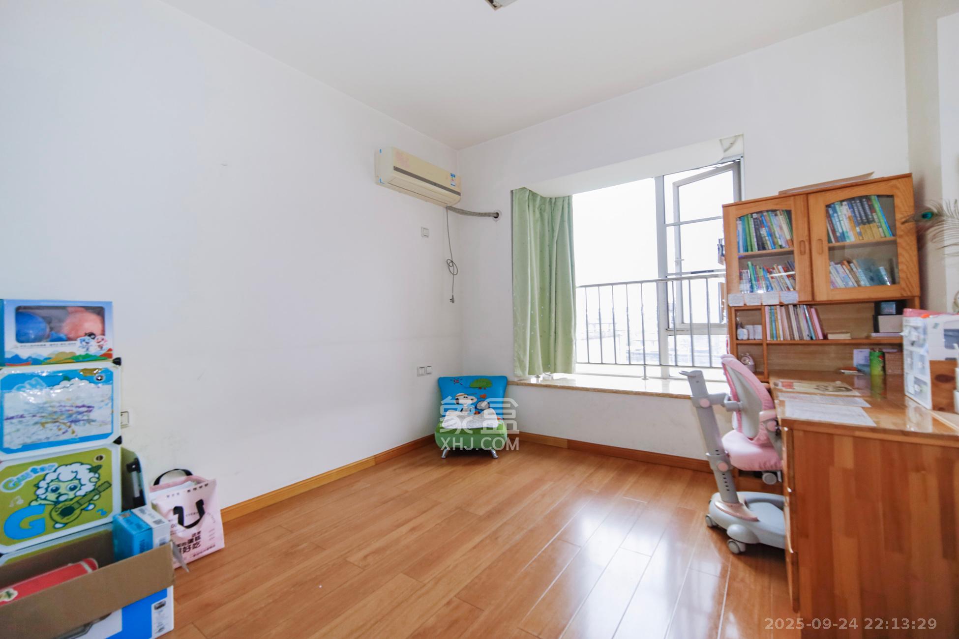 中建桂苑  3室2厅2卫    78.0万卧室