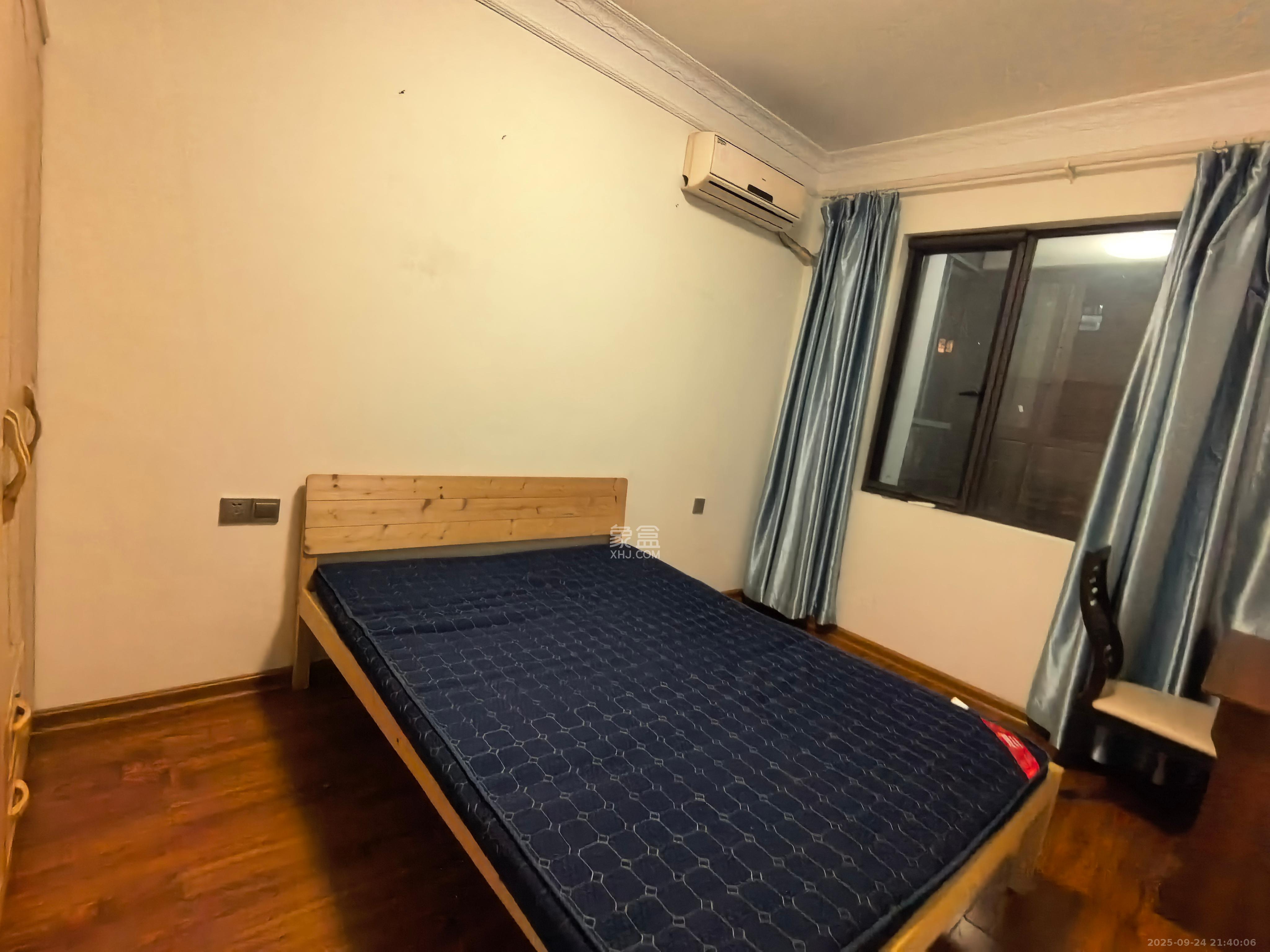 湘诚德峰小区A区 3室2厅1卫 1900.0元/月 湘诚德峰小区A区 3室2厅1卫 1900.0元/月室内图