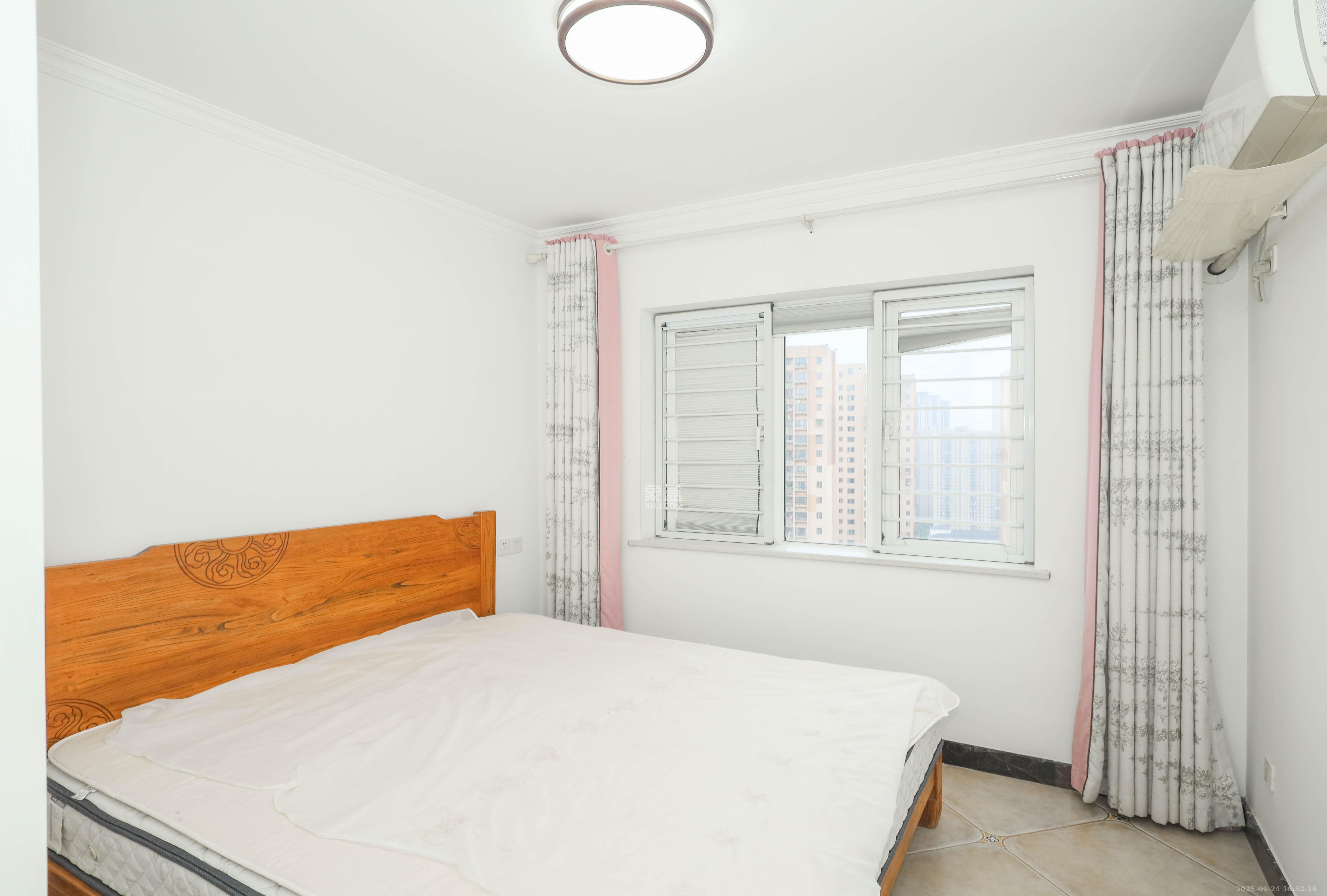 好莱城(弘德西街) 2室2厅1卫 66.0万 好莱城(弘德西街) 2室2厅1卫 66.0万卧室