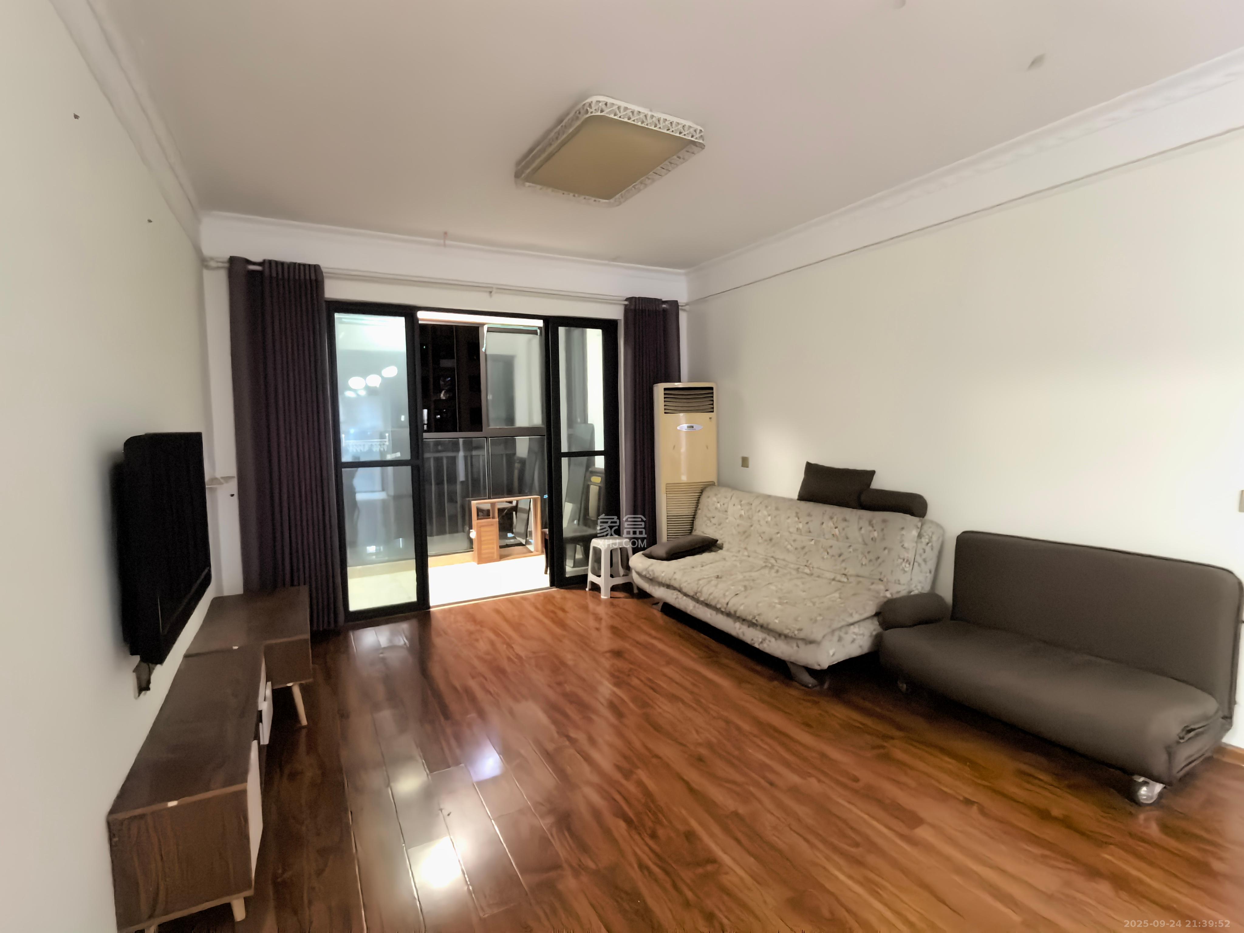 湘诚德峰小区A区 3室2厅1卫 1900.0元/月 湘诚德峰小区A区 3室2厅1卫 1900.0元/月室内图