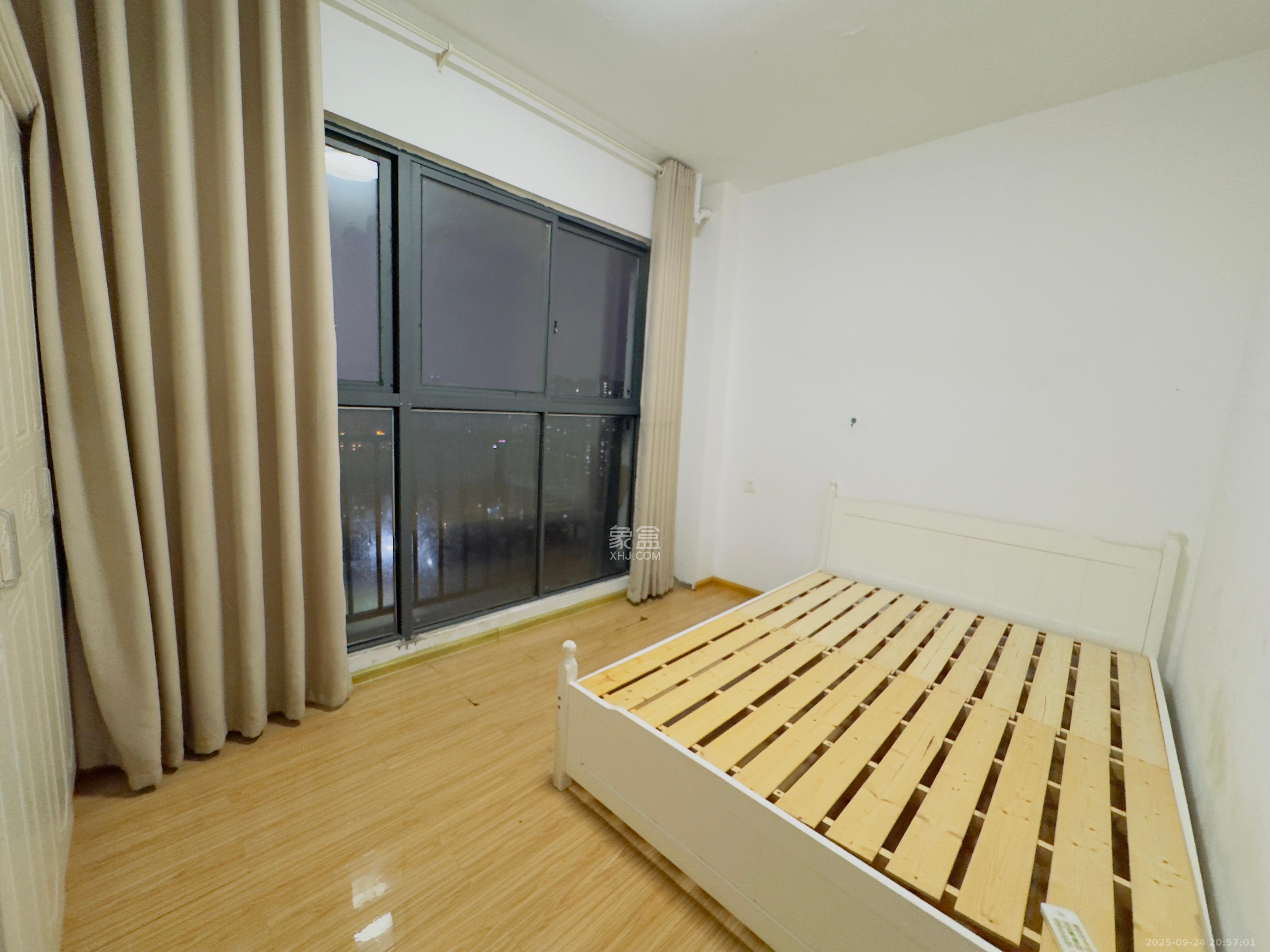 荣盛花语书苑 3室2厅1卫 2800.0元/月 荣盛花语书苑 3室2厅1卫 2800.0元/月室内图