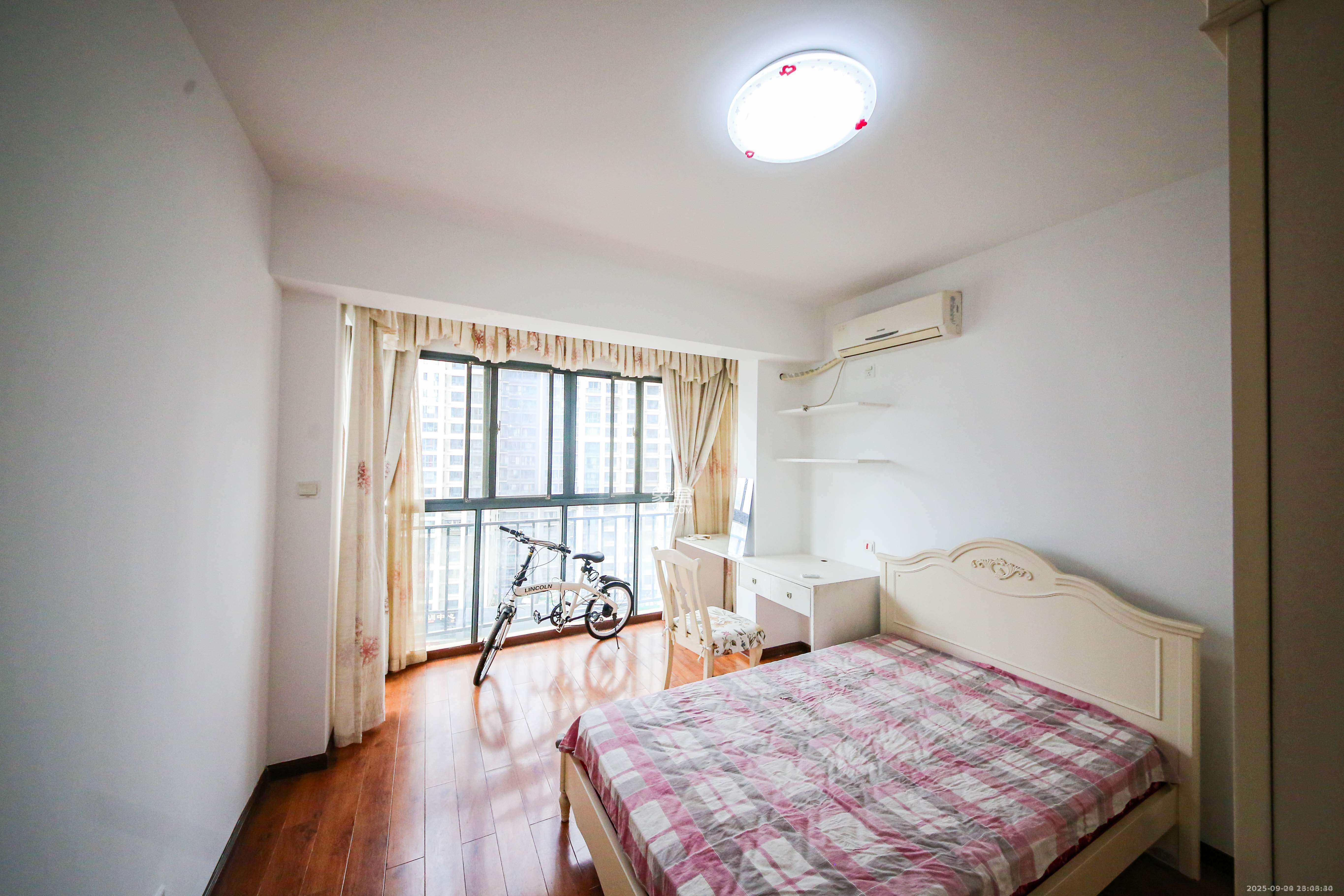 童话里 4室2厅2卫 2200.0元/月 童话里 4室2厅2卫 2200.0元/月室内图