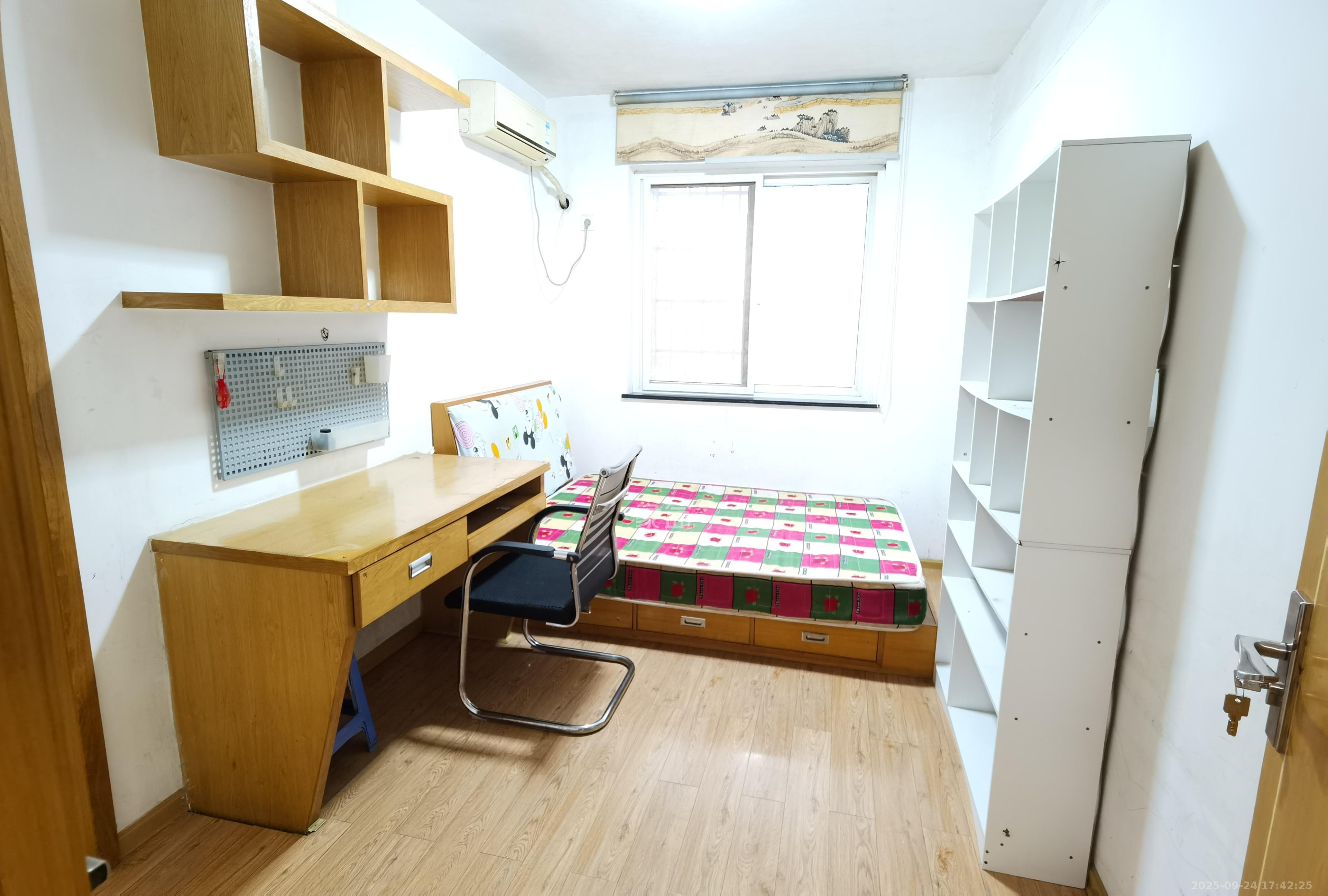 枫林美景  3室2厅1卫    2000.0元/月室内图