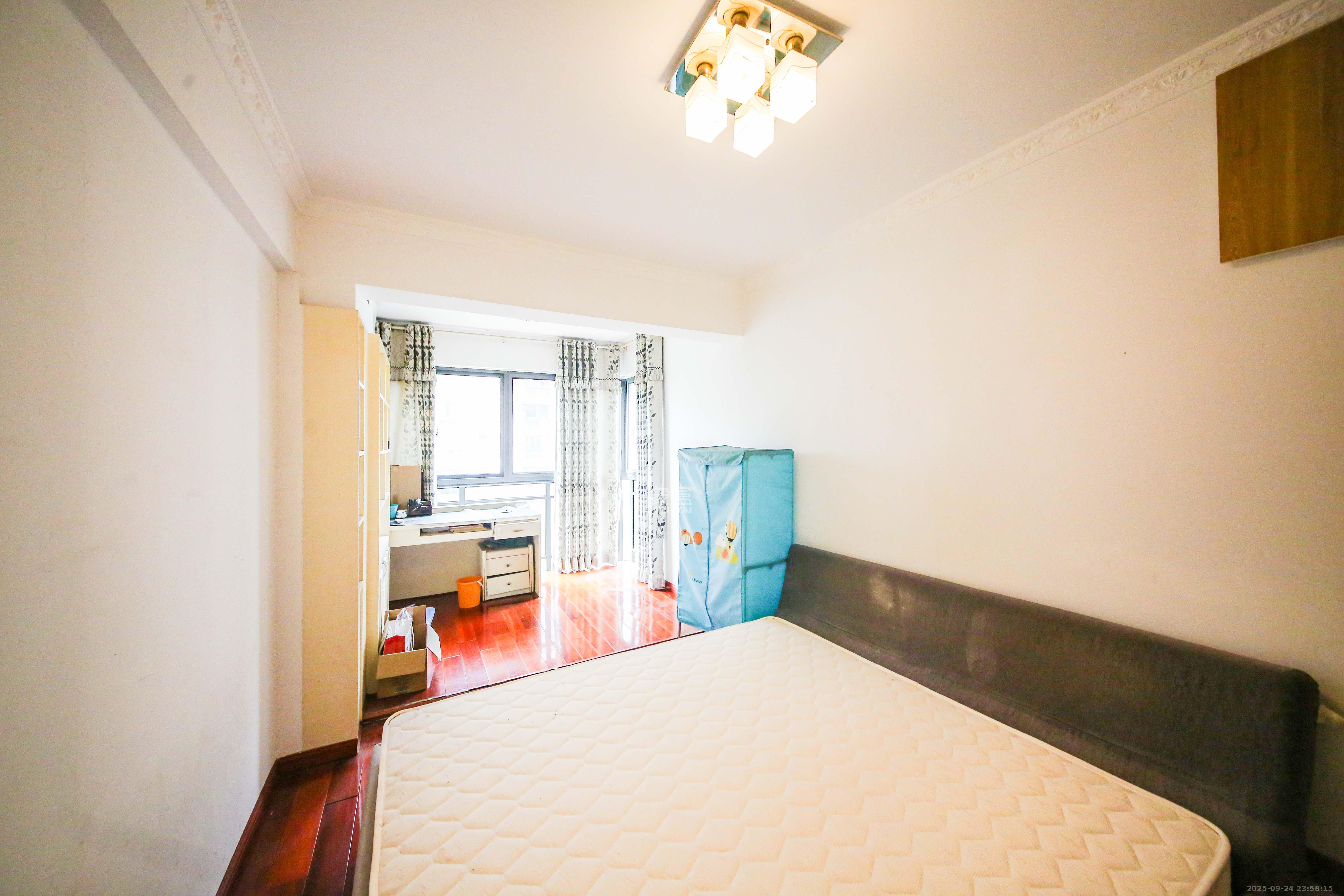 奥林匹克花园 3室2厅1卫 125.0万 奥林匹克花园 3室2厅1卫 125.0万卧室