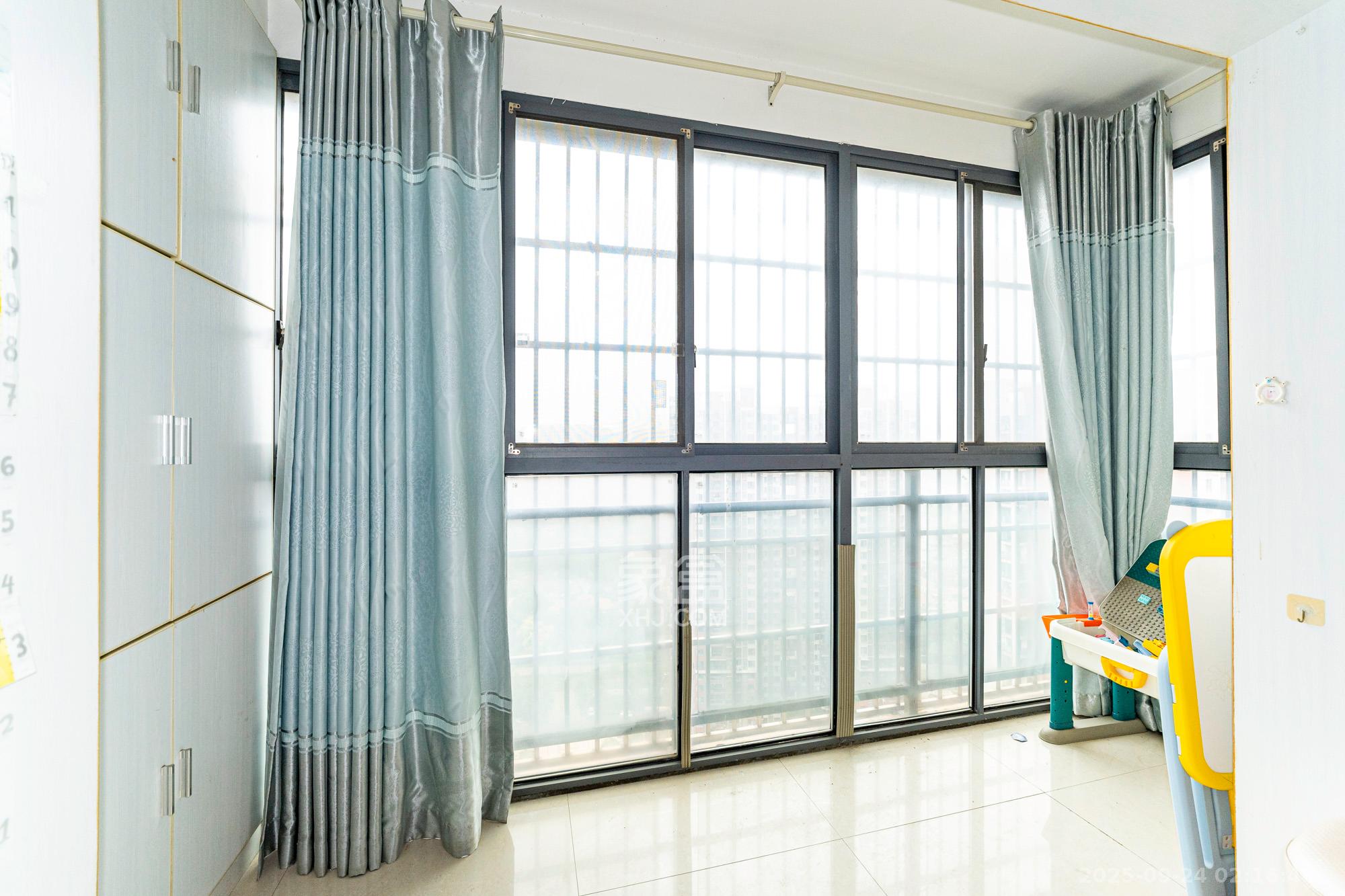 盛地尊域 3室2厅2卫 78.0万 盛地尊域 3室2厅2卫 78.0万阳台