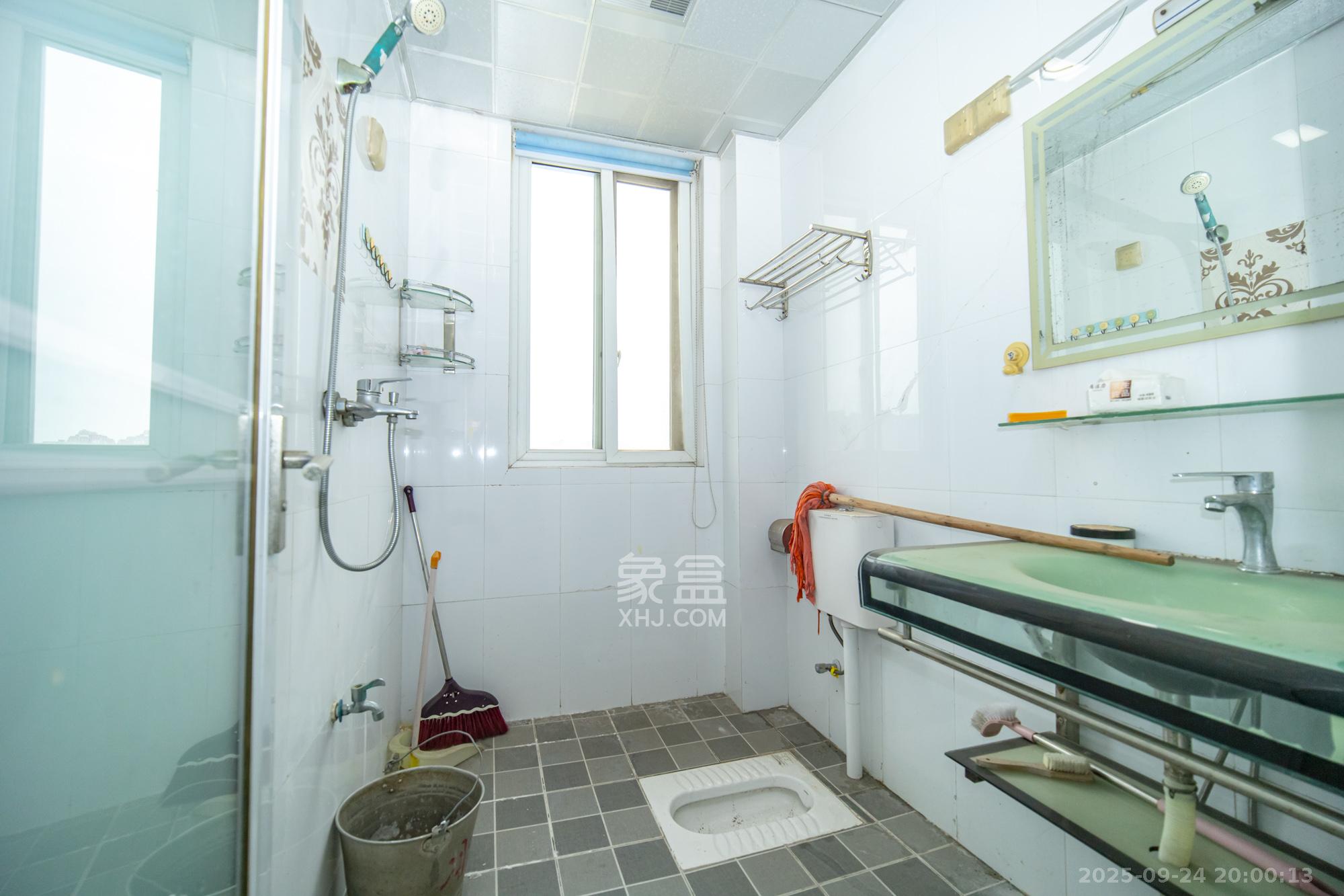 香槟小镇(香槟花苑）  3室2厅1卫    46.0万卫生间