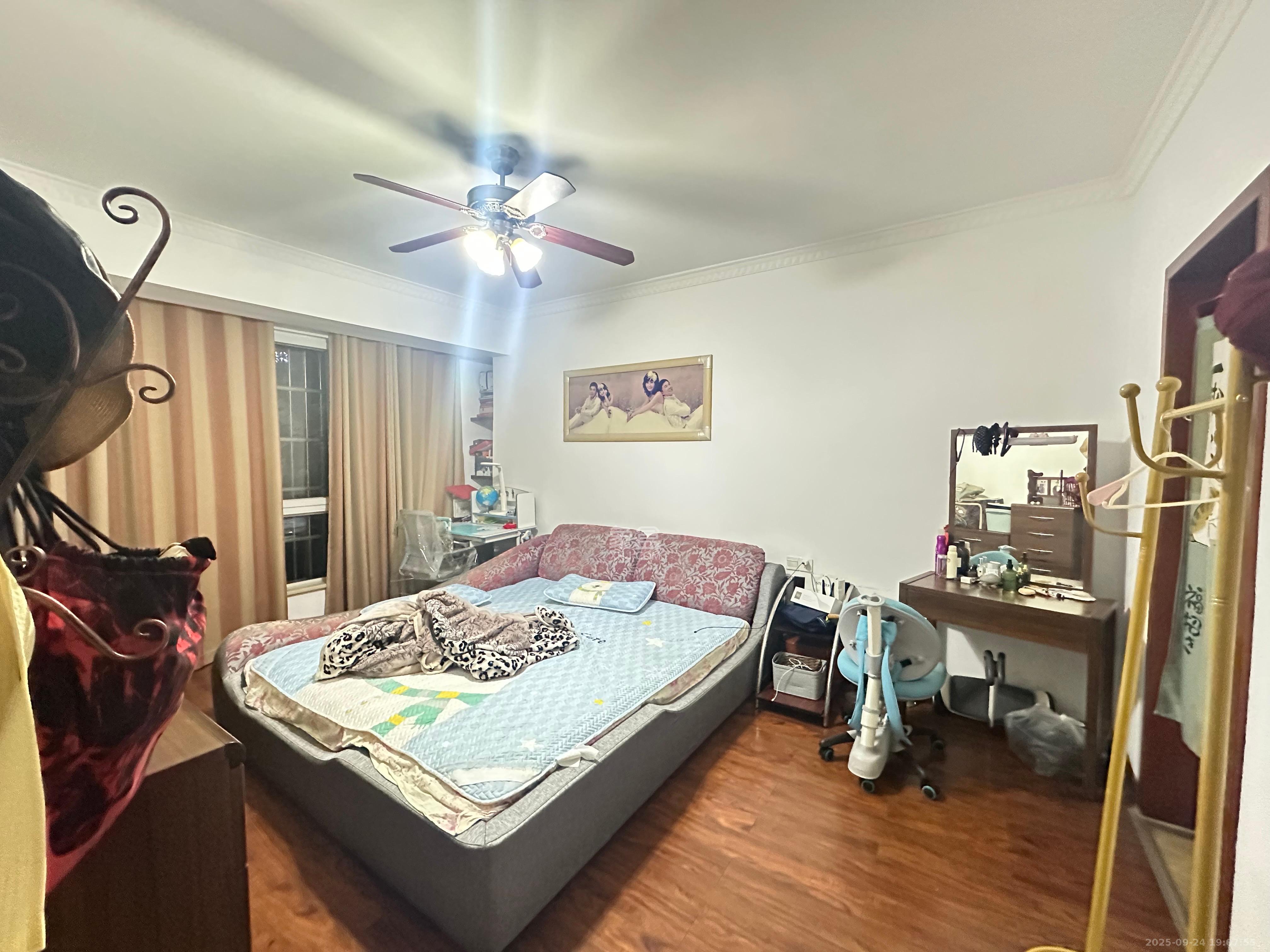 筑梦佳园  4室2厅1卫    2400.0元/月室内图