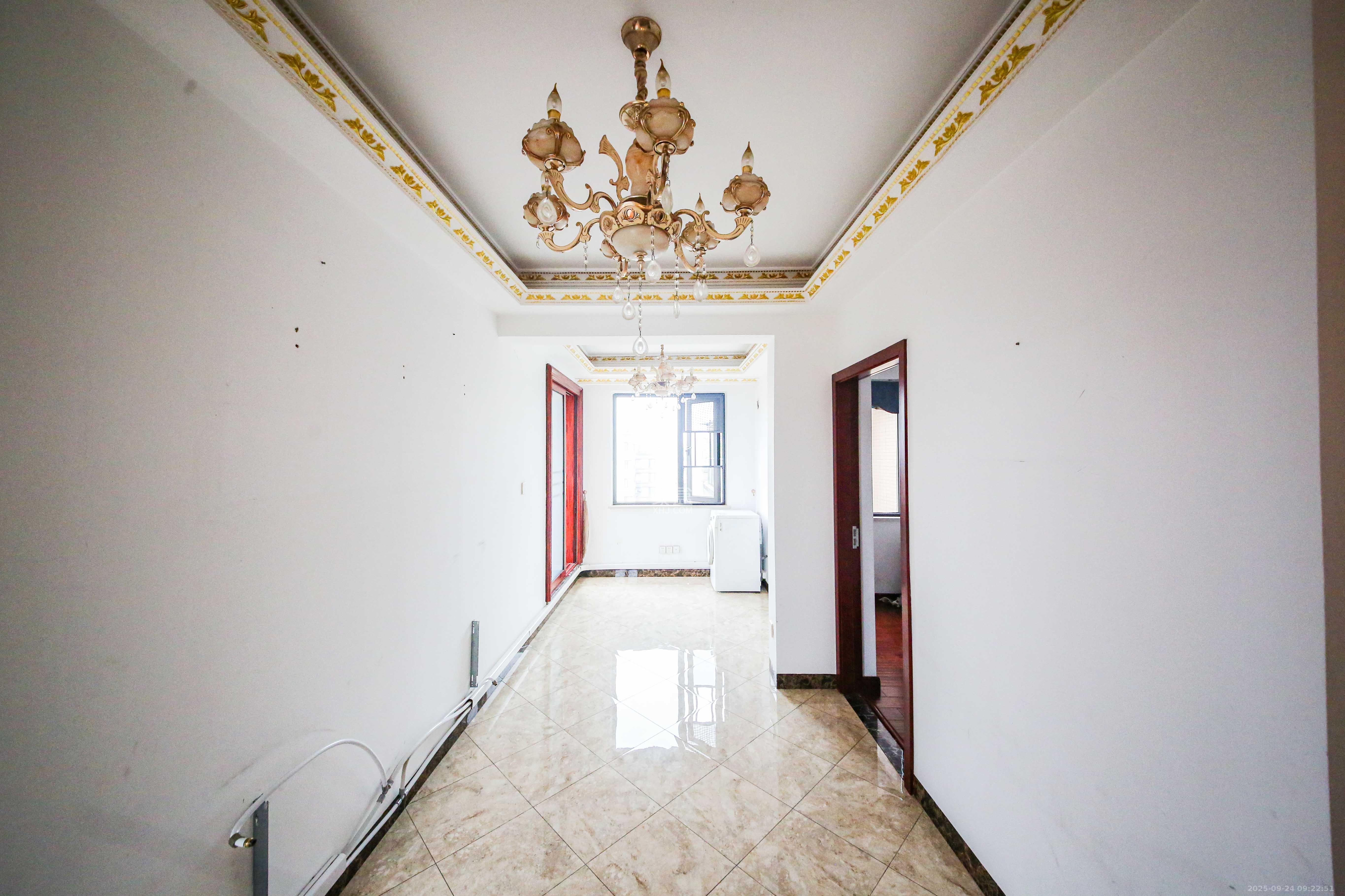 湘江雅颂居 4室2厅1卫 220.0万 湘江雅颂居 4室2厅1卫 220.0万客厅