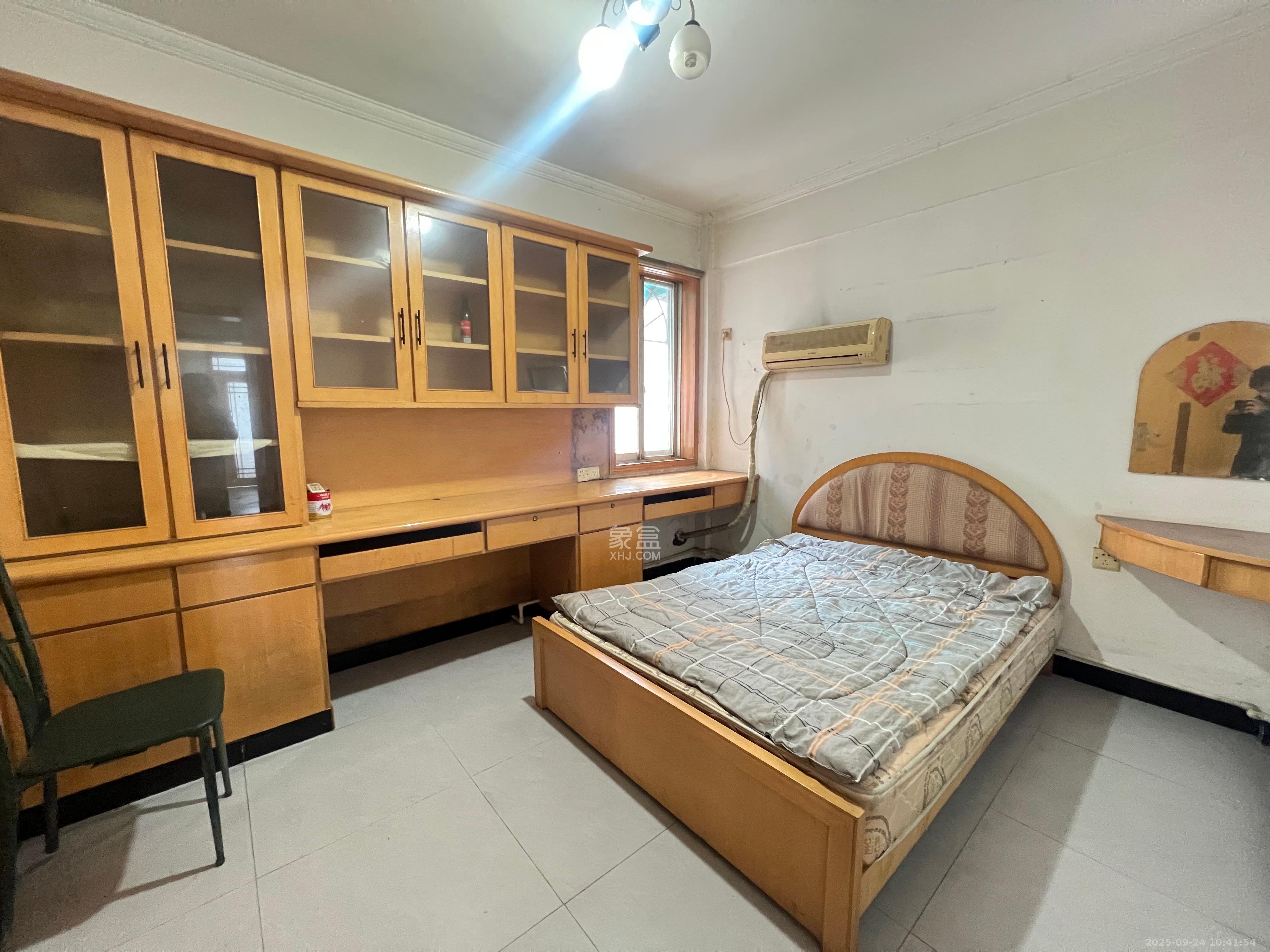 人民新村 3室2厅1卫 2200.0元/月 人民新村 3室2厅1卫 2200.0元/月室内图