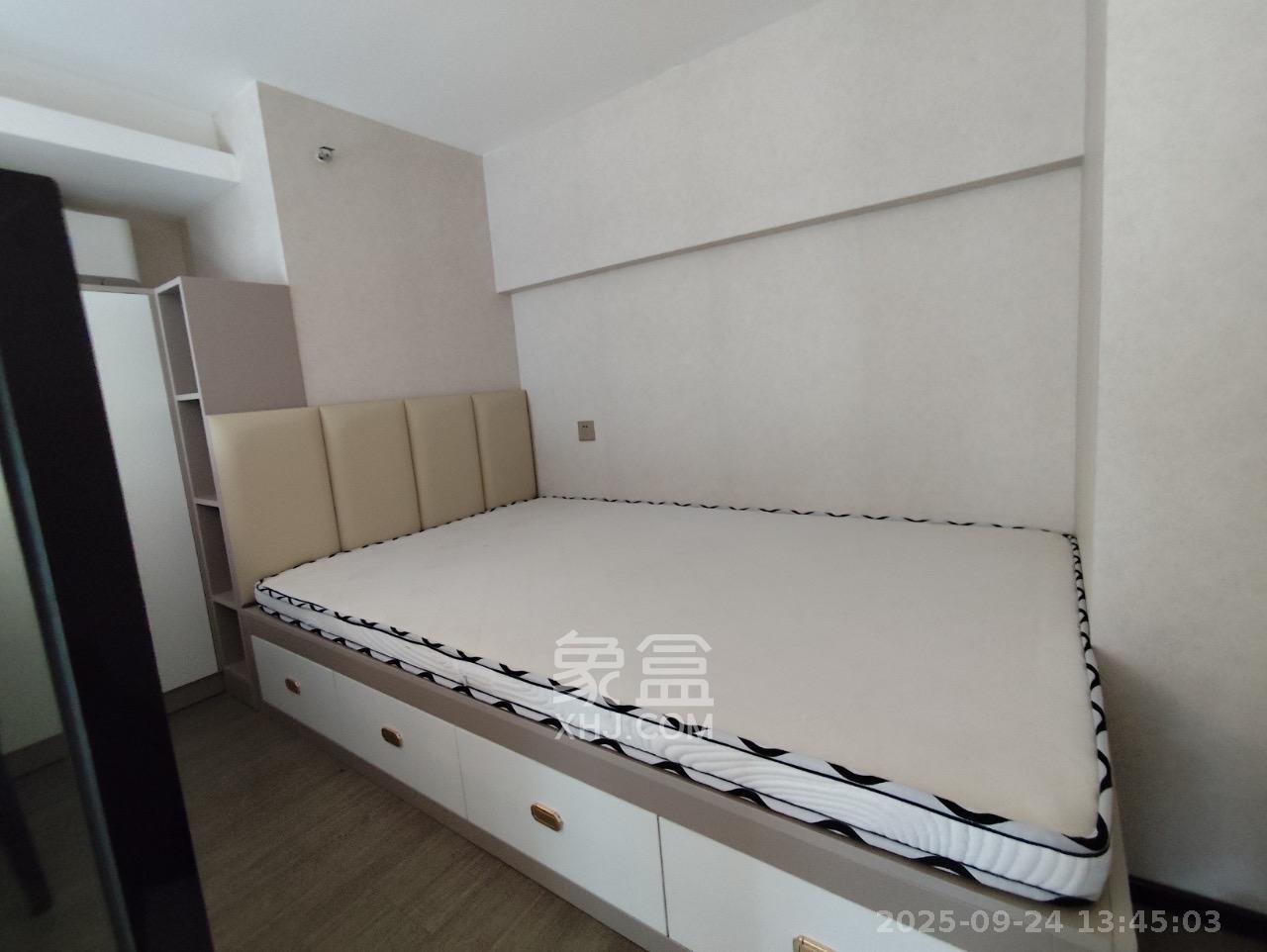 中一鲲出(鲲鹏府) 2室1厅1卫 2700.0元/月 中一鲲出(鲲鹏府) 2室1厅1卫 2700.0元/月室内图