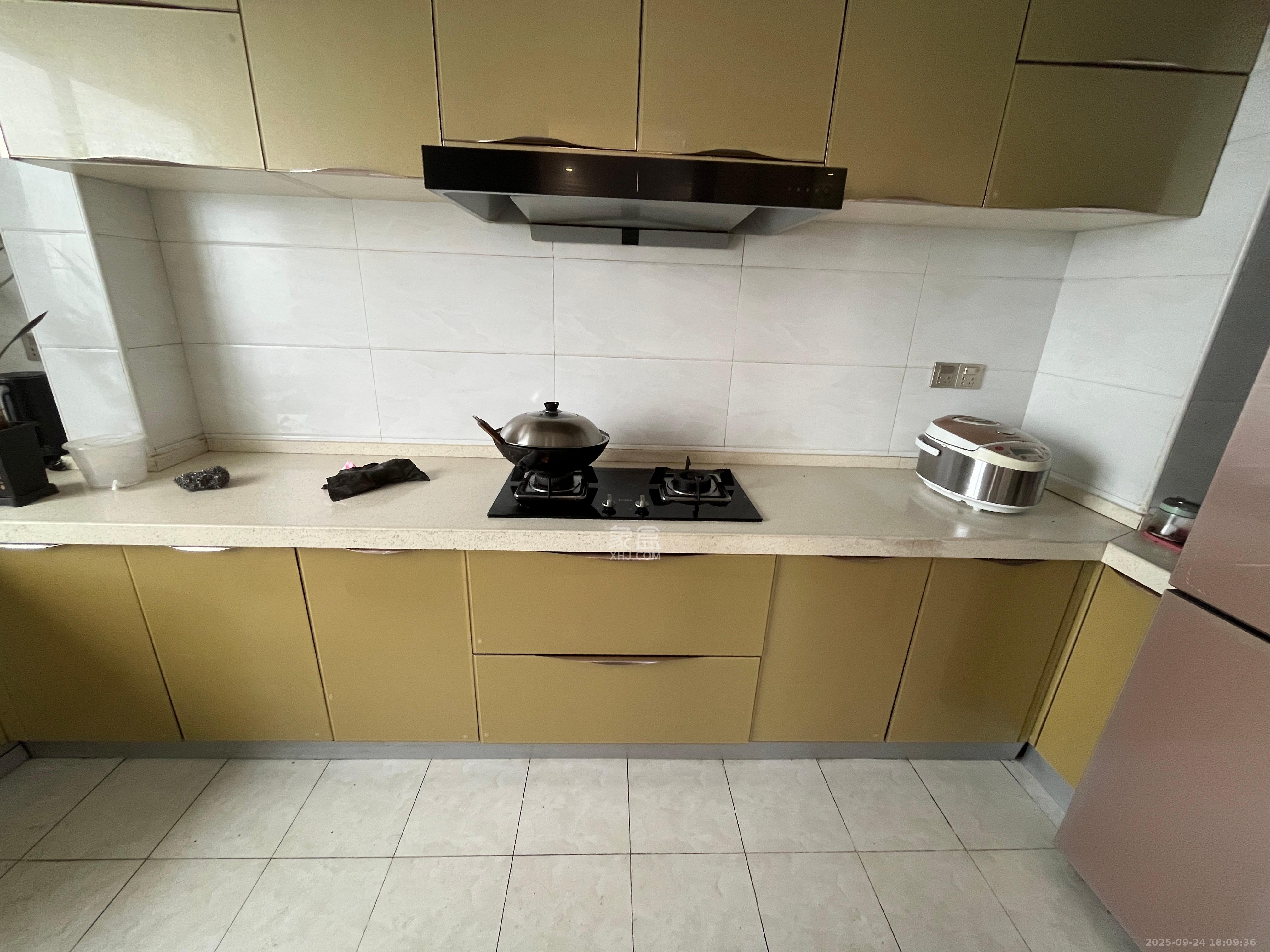 华润五彩城 3室2厅2卫 2300.0元/月 华润五彩城 3室2厅2卫 2300.0元/月室内图