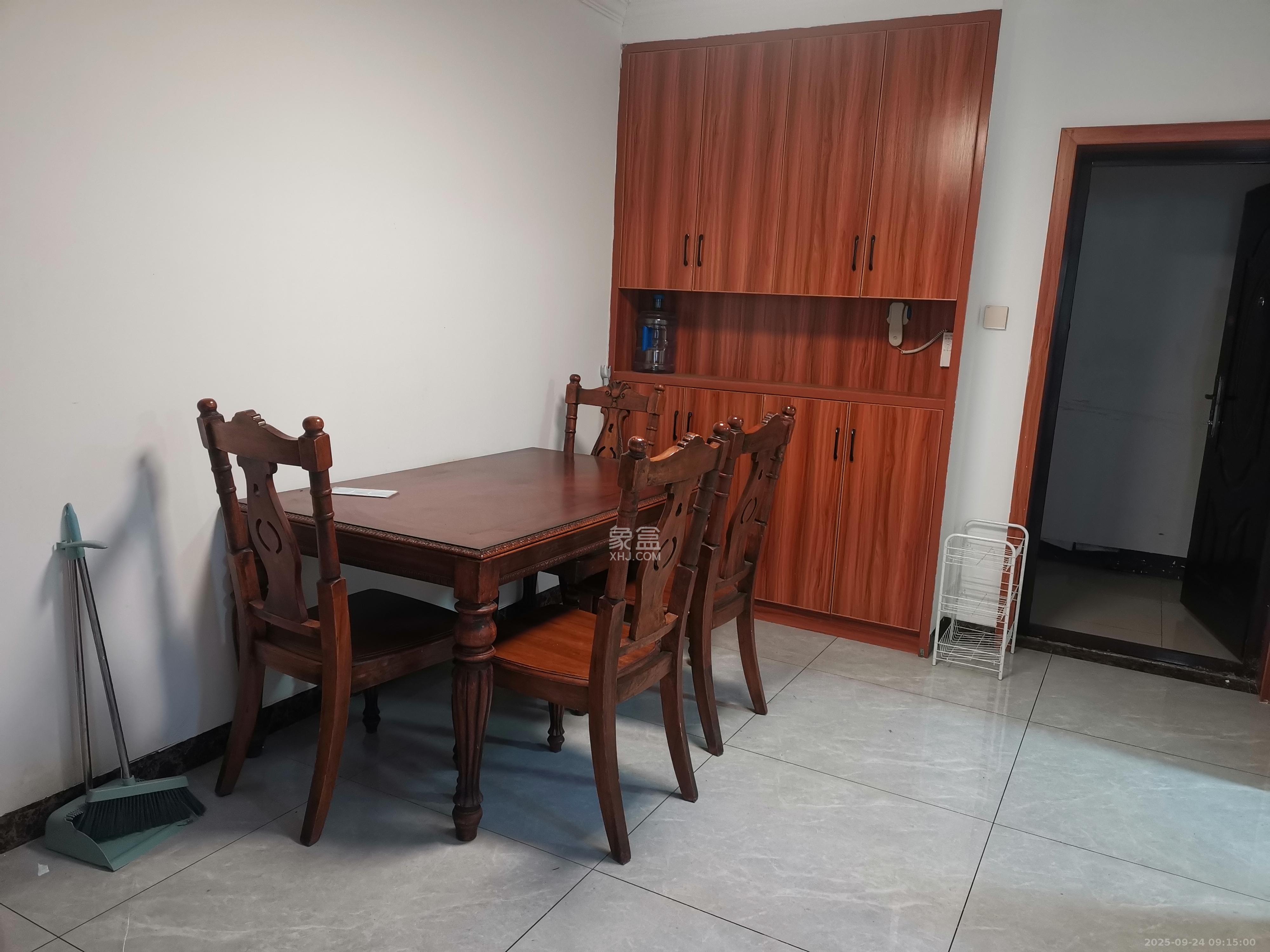 天凯东苑  2室2厅1卫    1750.0元/月室内图