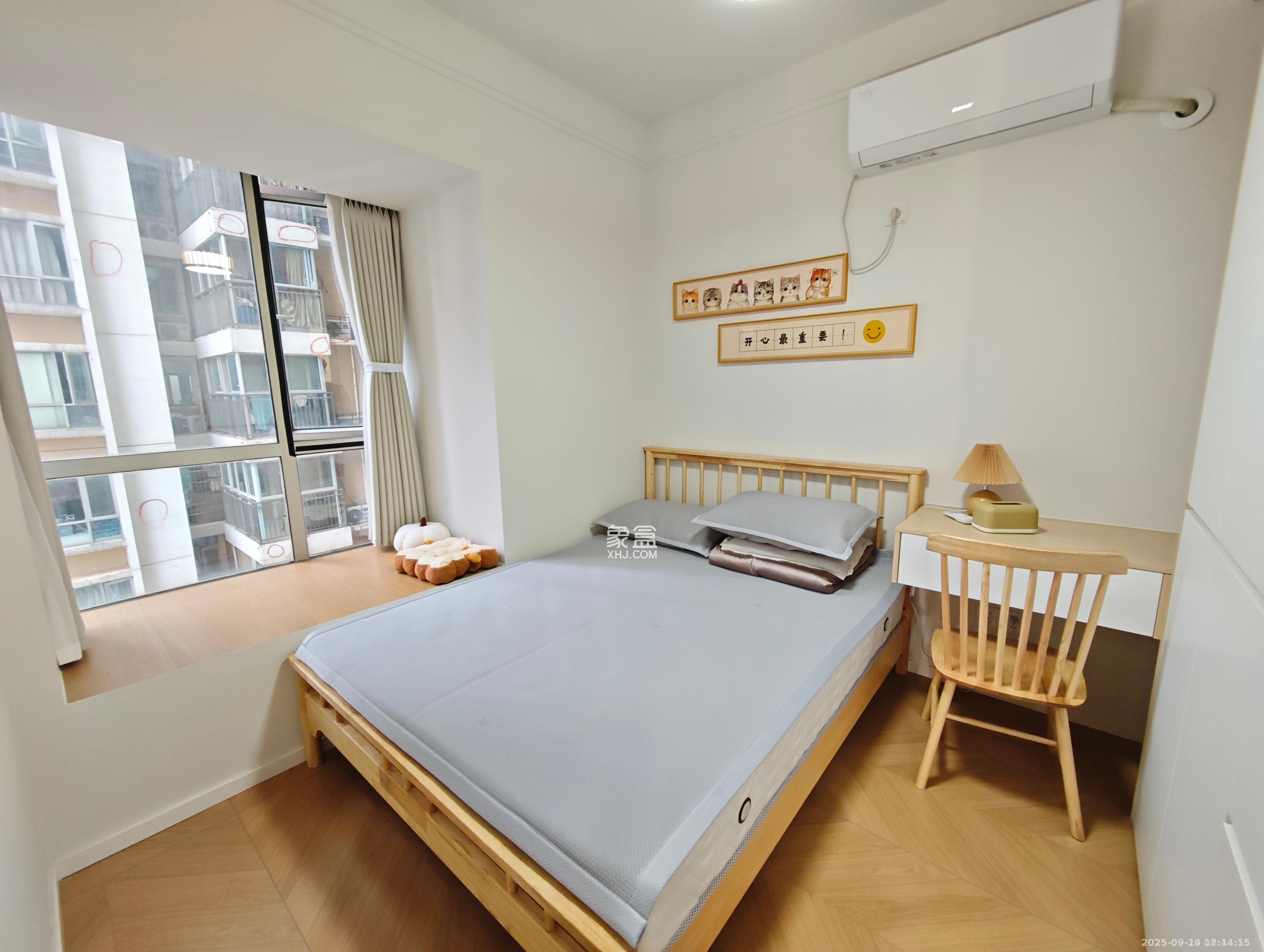 君临青园花都 1室2厅1卫 2100.0元/月 君临青园花都 1室2厅1卫 2100.0元/月室内图