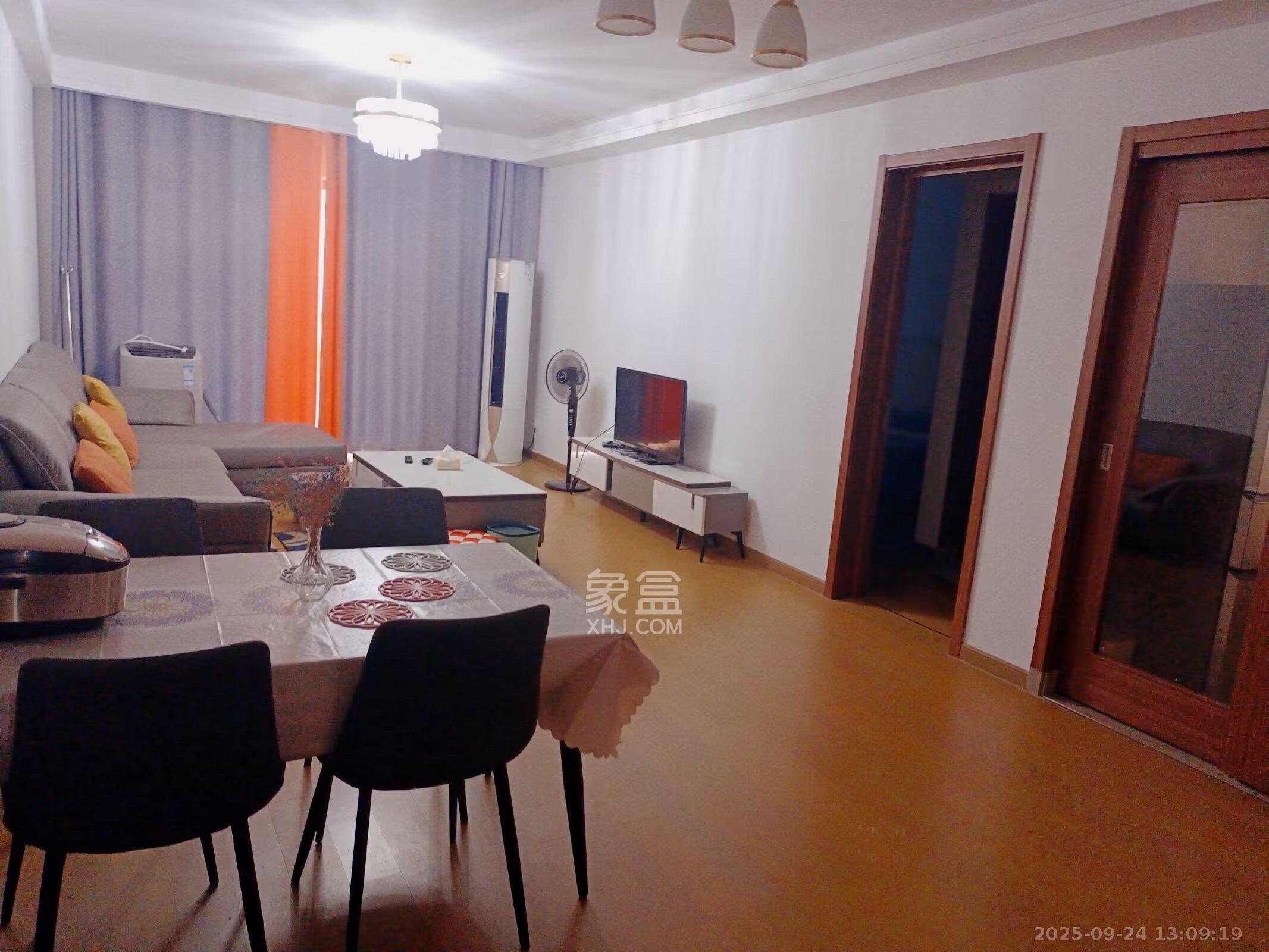 阳光城尚东湾青柠园 3室2厅2卫 2600.0元/月 阳光城尚东湾青柠园 3室2厅2卫 2600.0元/月室内图