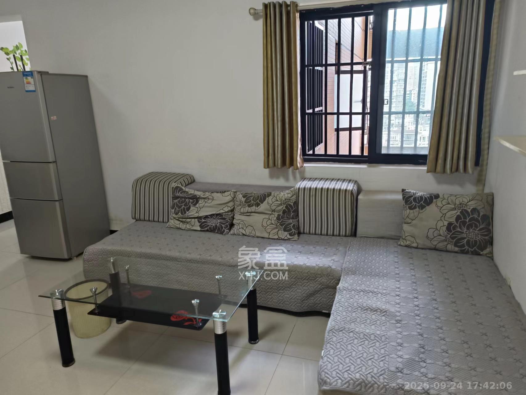 上峰苑(兰亭玥岛) 1室1厅1卫 1500.0元/月 上峰苑(兰亭玥岛) 1室1厅1卫 1500.0元/月室内图