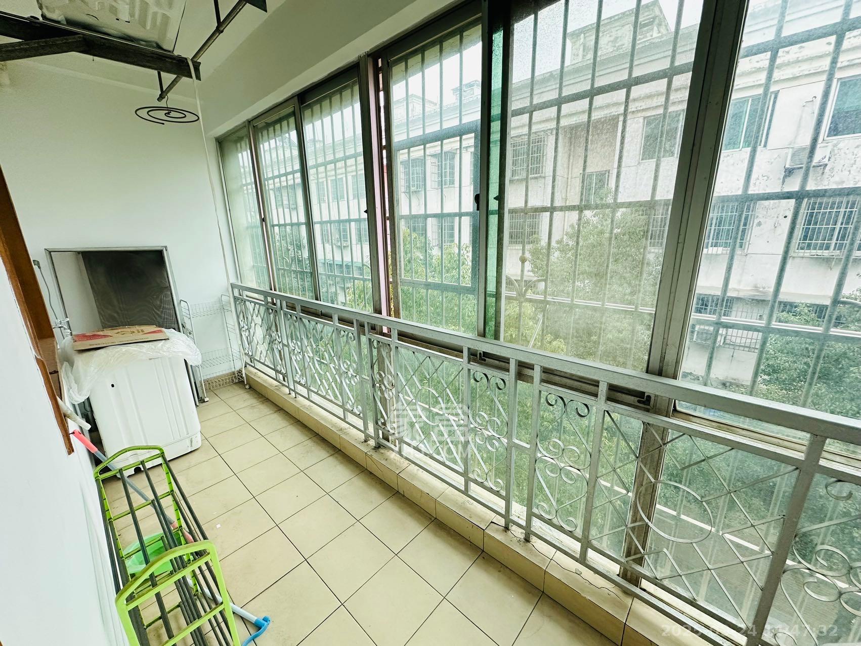 中南汽车世界 3室2厅1卫 1200.0元/月 中南汽车世界 3室2厅1卫 1200.0元/月室内图