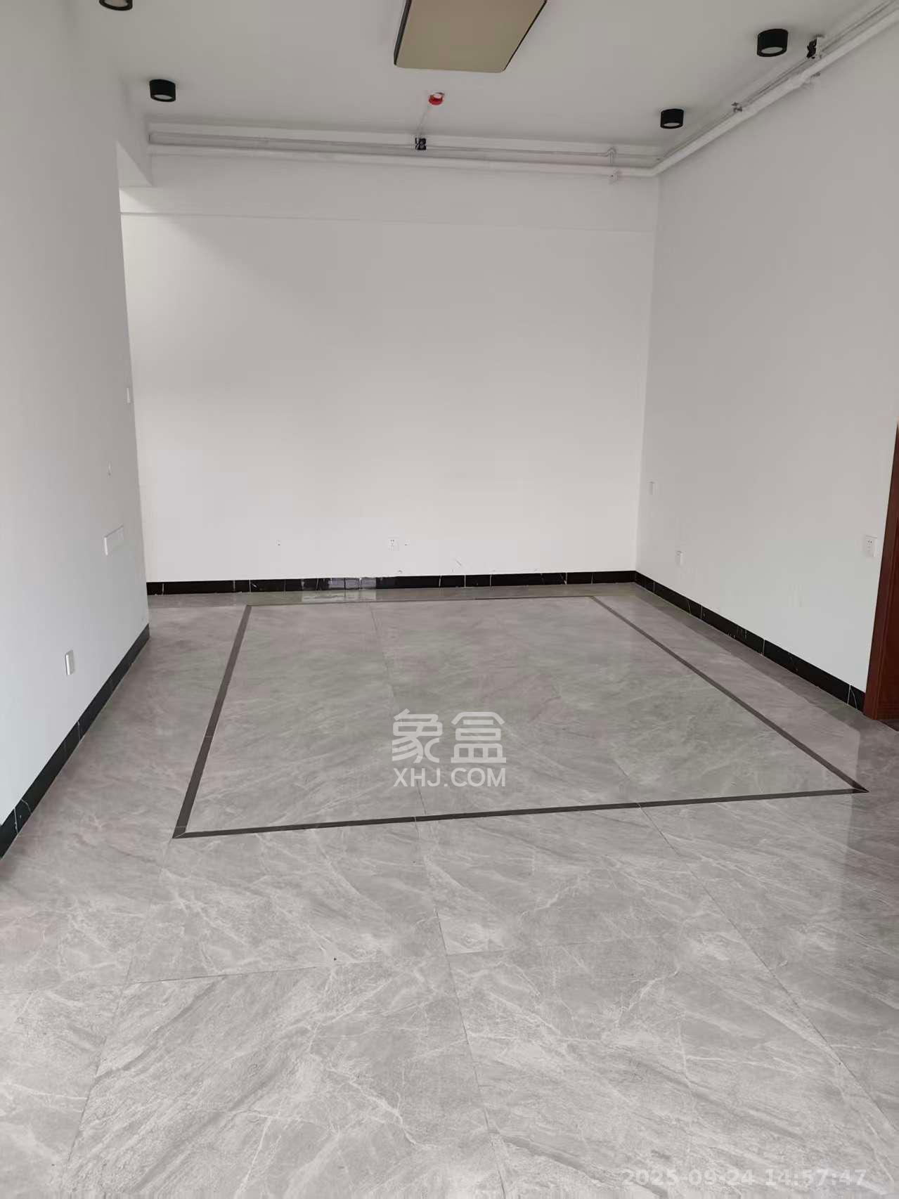 江南华府  2室2厅1卫    2400.0元/月室内图