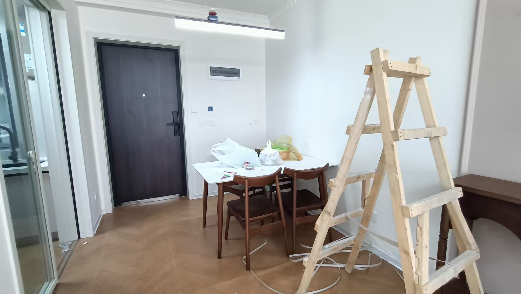 机器人欢乐城  3室2厅2卫    2500.0元/月室内图