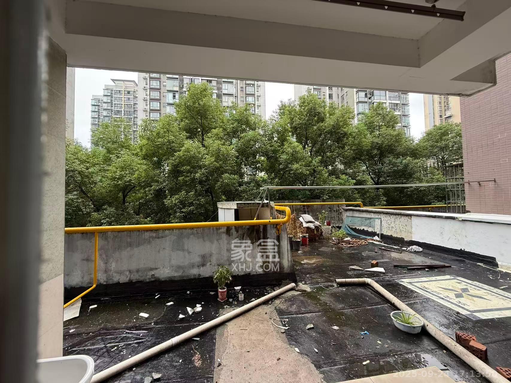 银港水晶城  4室2厅2卫    3300.0元/月室内图