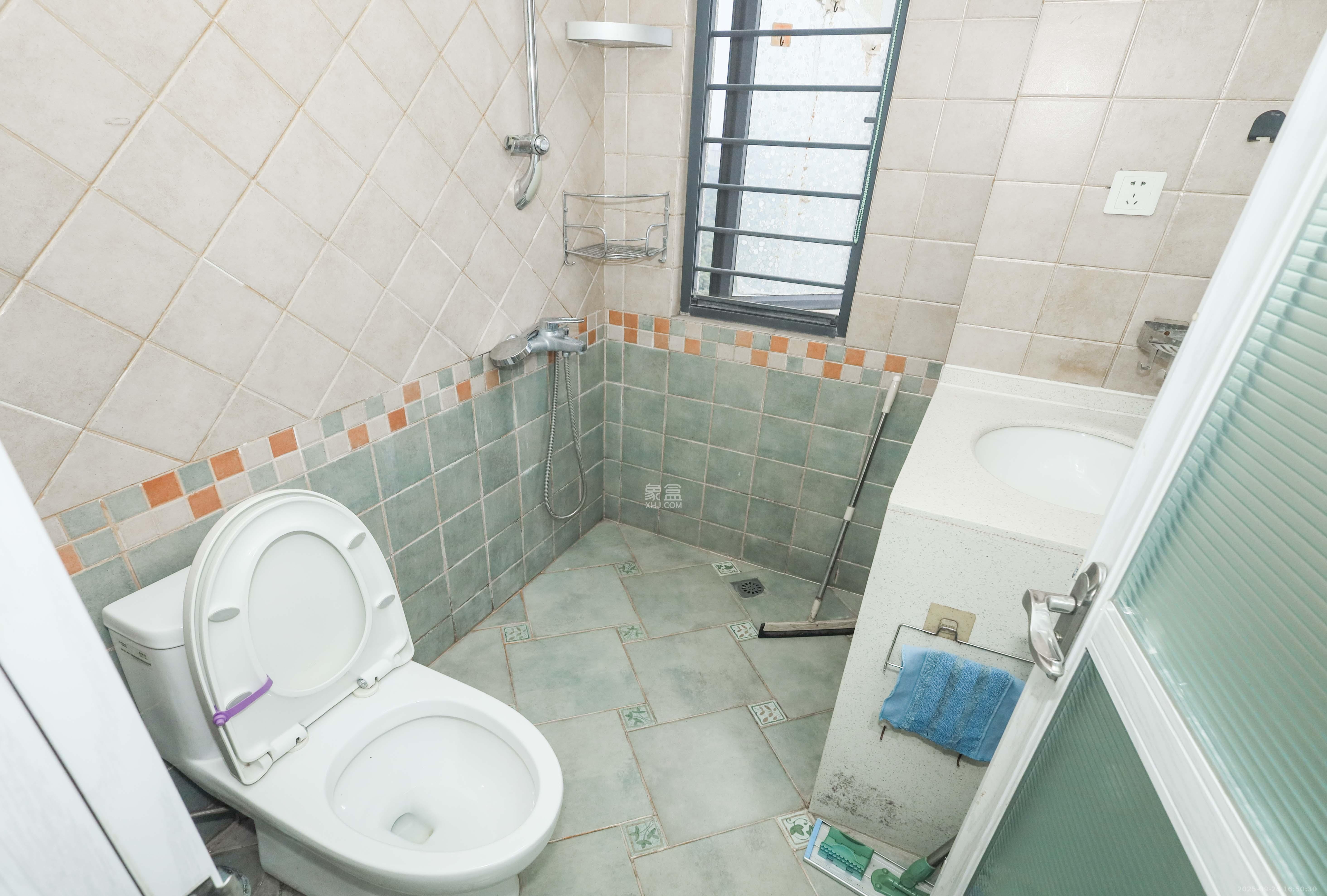 好莱城(弘德西街) 2室2厅1卫 66.0万 好莱城(弘德西街) 2室2厅1卫 66.0万卫生间