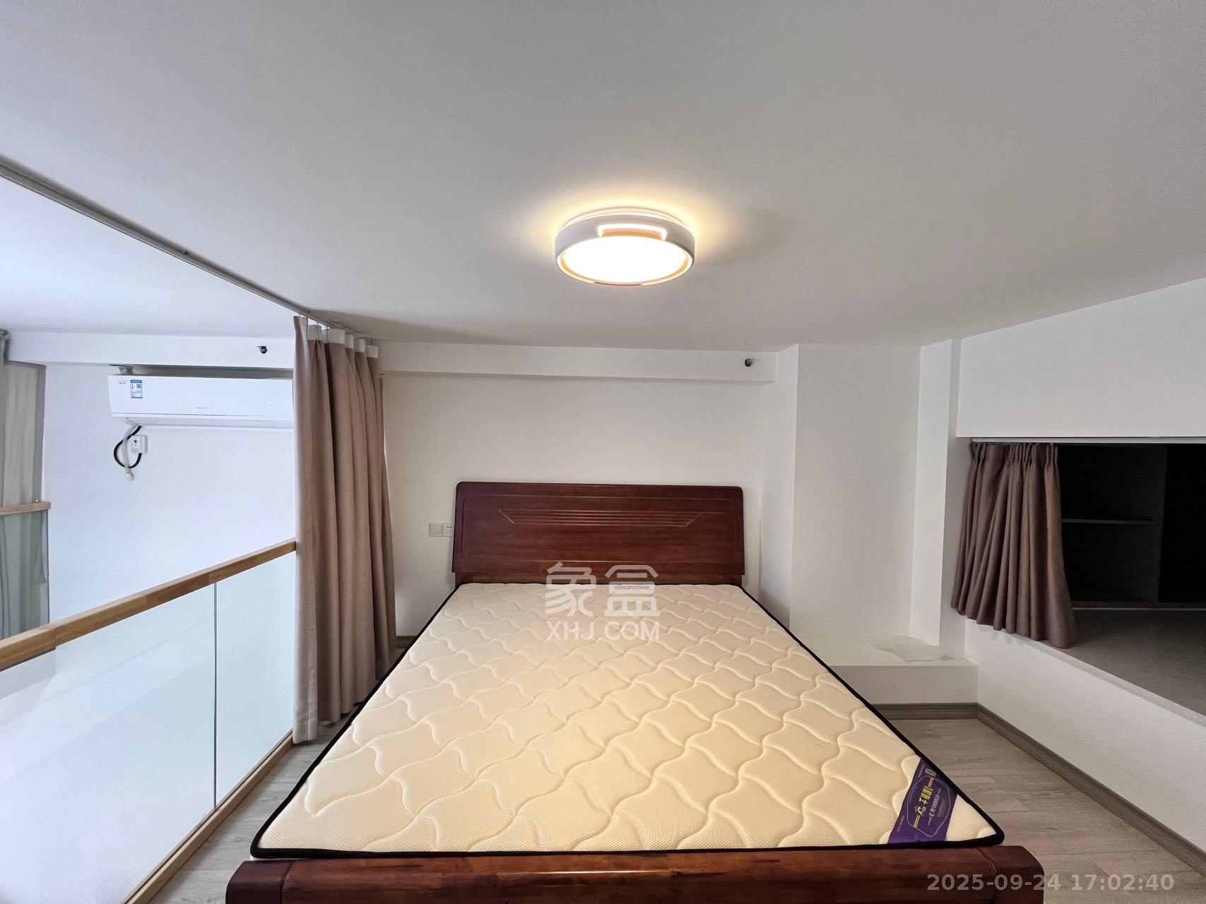 藏珑湖上公馆  1室1厅1卫    2000.0元/月室内图