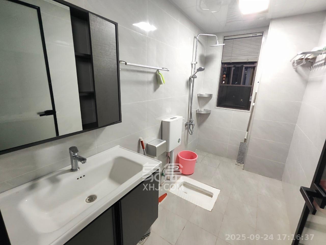 国欣向荣府 4室2厅2卫 4000.0元/月 国欣向荣府 4室2厅2卫 4000.0元/月室内图