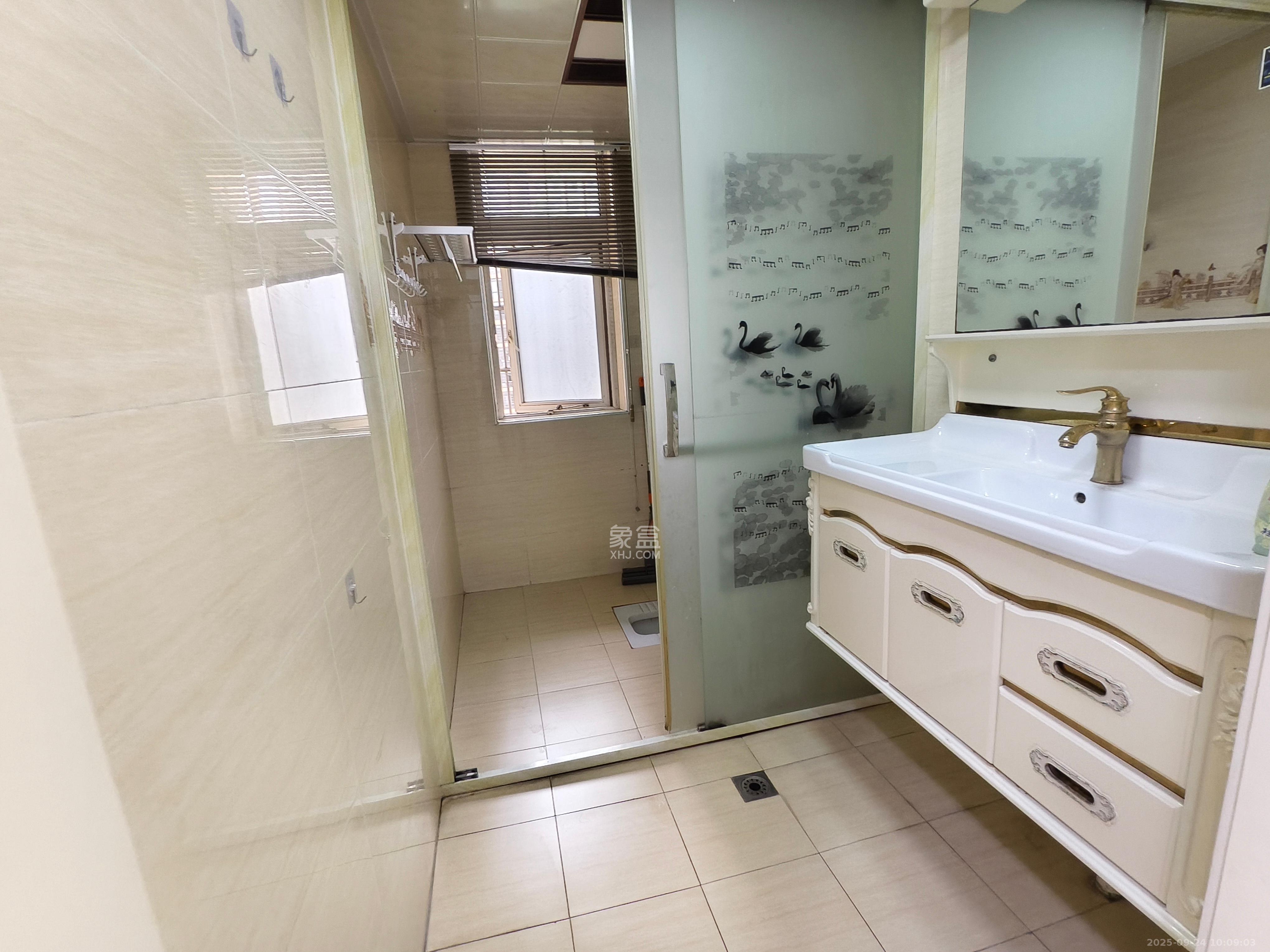 楚天世纪城东苑  3室2厅2卫    2000.0元/月室内图