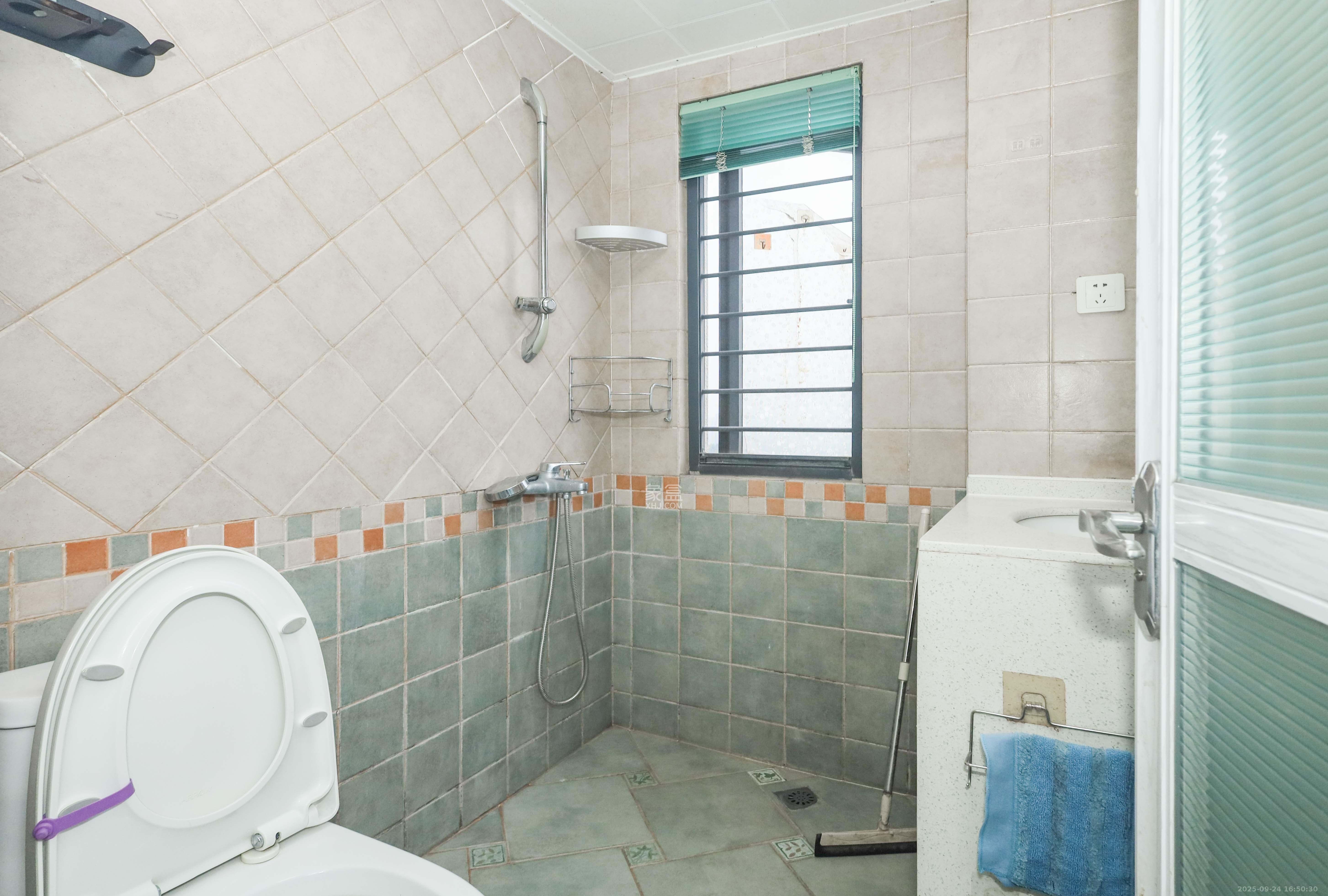 好莱城(弘德西街) 2室2厅1卫 66.0万 好莱城(弘德西街) 2室2厅1卫 66.0万卫生间