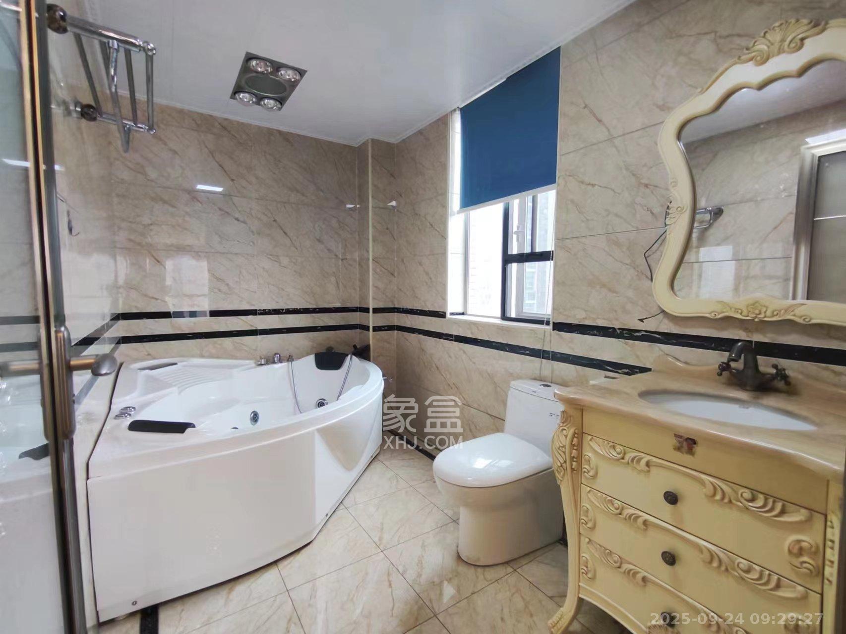 新城新世界一二三期  3室2厅2卫    3800.0元/月室内图