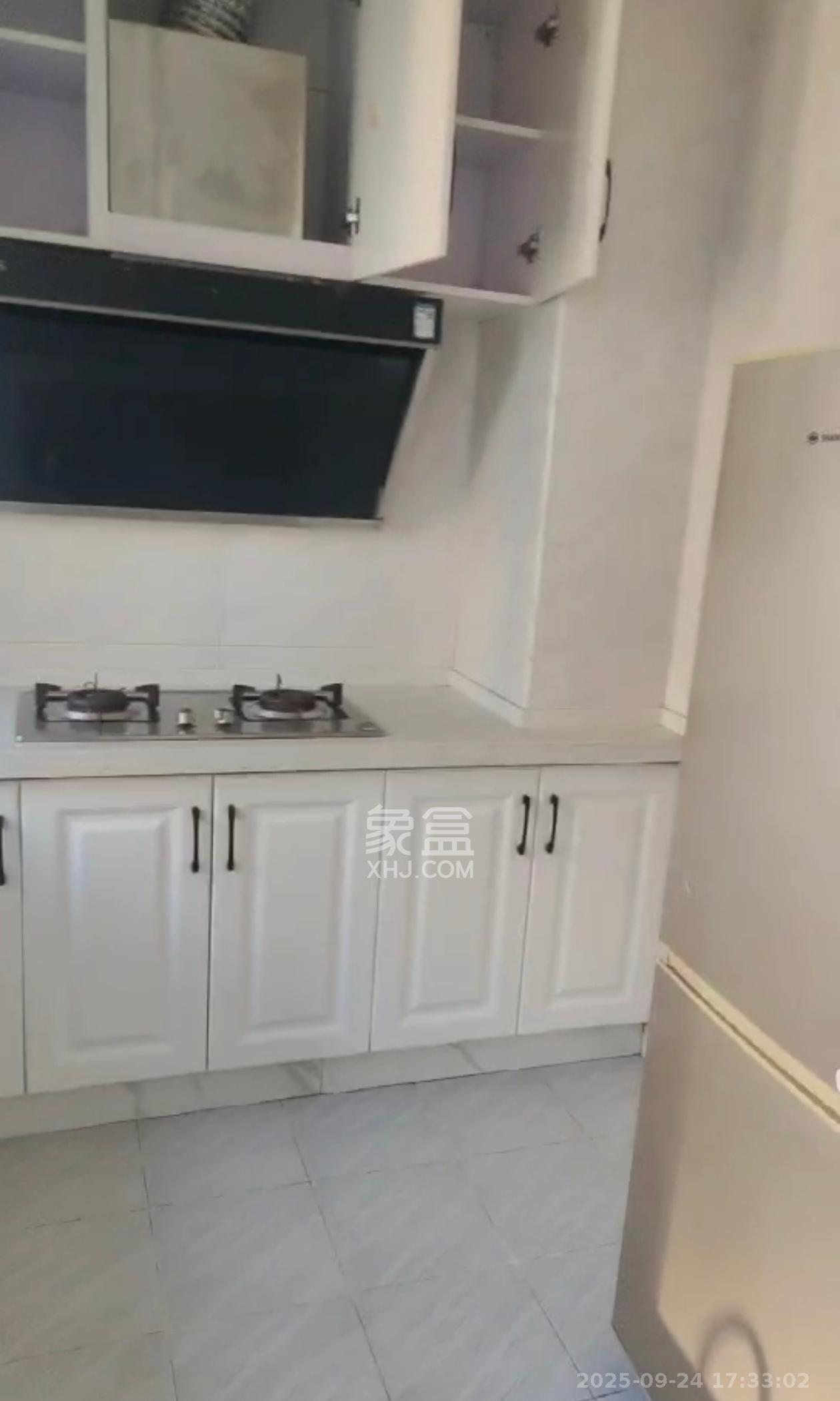 保利香槟国际 4室2厅2卫 2300.0元/月 保利香槟国际 4室2厅2卫 2300.0元/月室内图