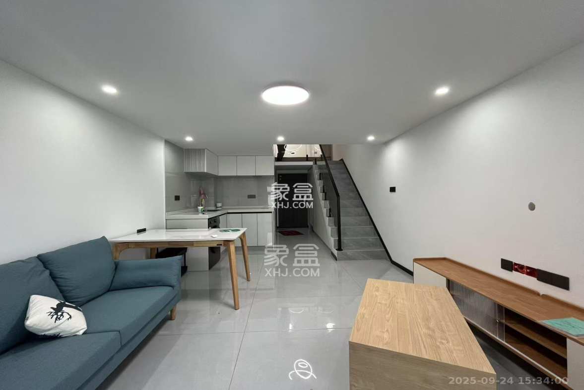 龙湖新壹城  1室0厅0卫    2000.0元/月 龙湖新壹城  1室0厅0卫    2000.0元/月室内图