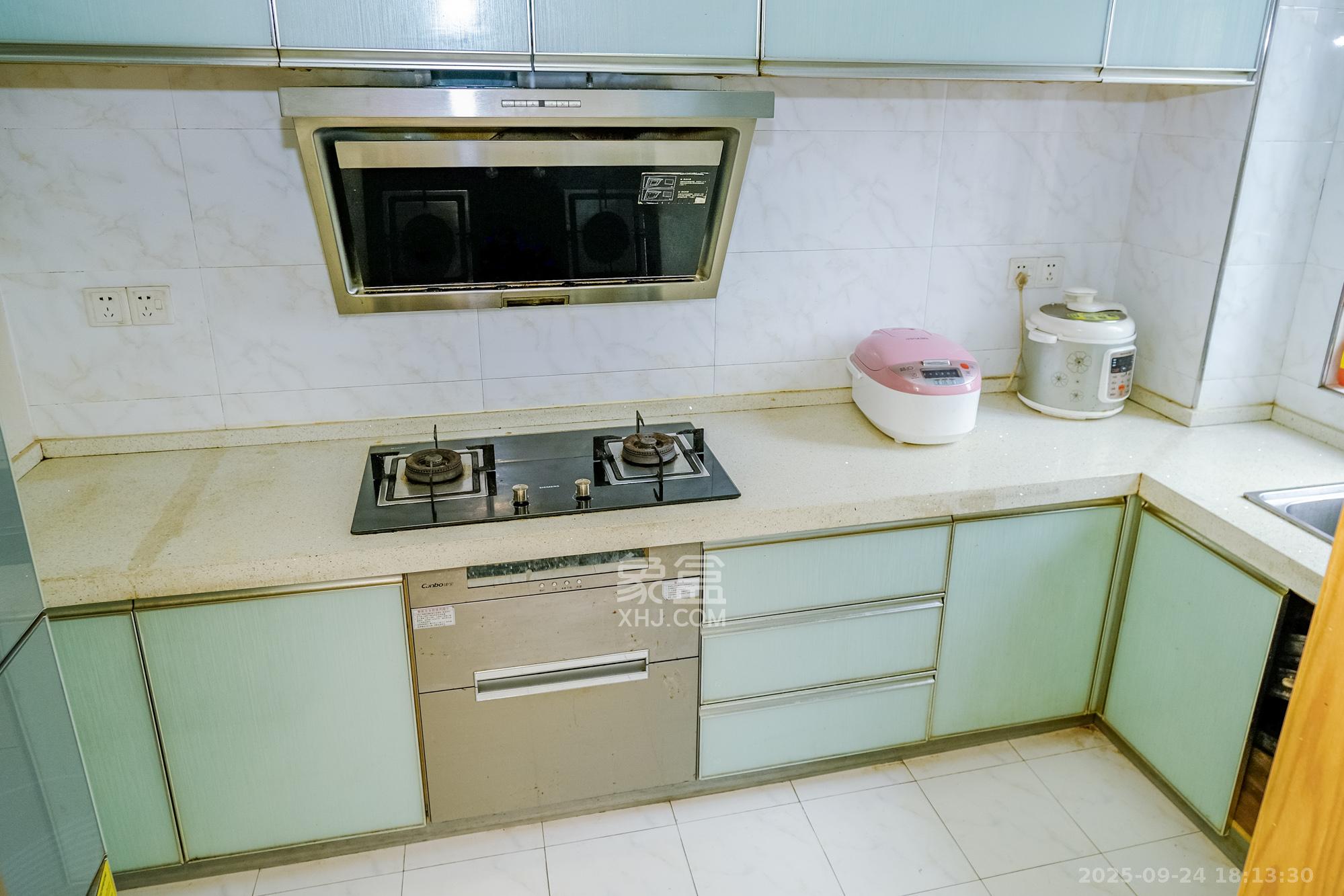 山水湾 3室2厅2卫 1700.0元/月 山水湾 3室2厅2卫 1700.0元/月室内图