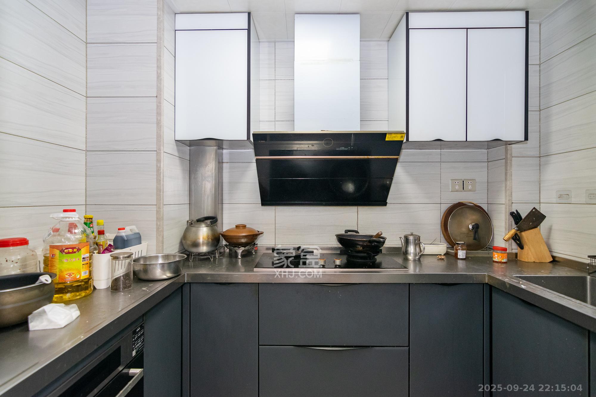 金地三千府(金地湖山樾、金地自在城) 3室2厅2卫 82.0万 金地三千府(金地湖山樾、金地自在城) 3室2厅2卫 82.0万厨房