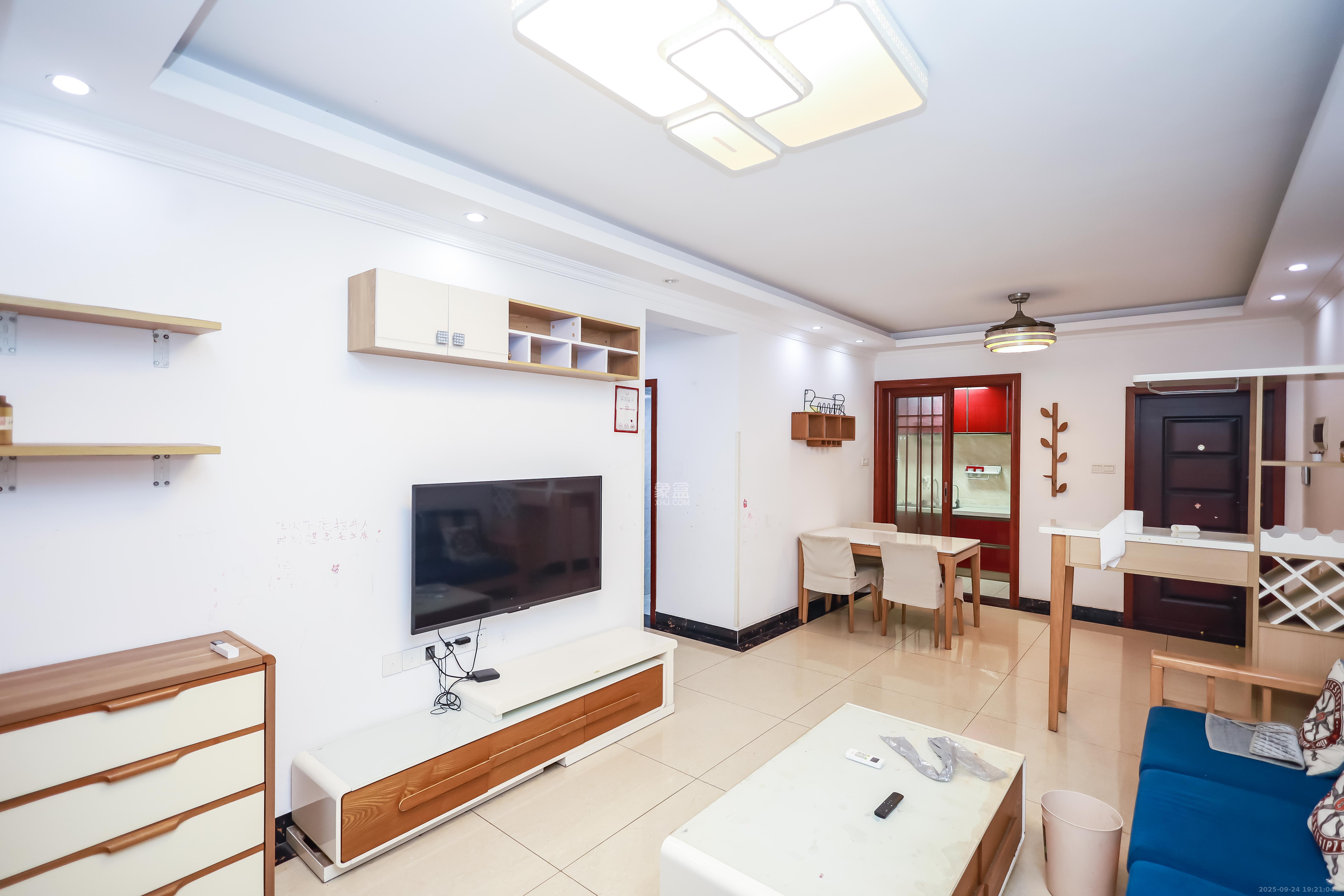 天麓尚层 3室2厅1卫 67.3万 天麓尚层 3室2厅1卫 67.3万客厅