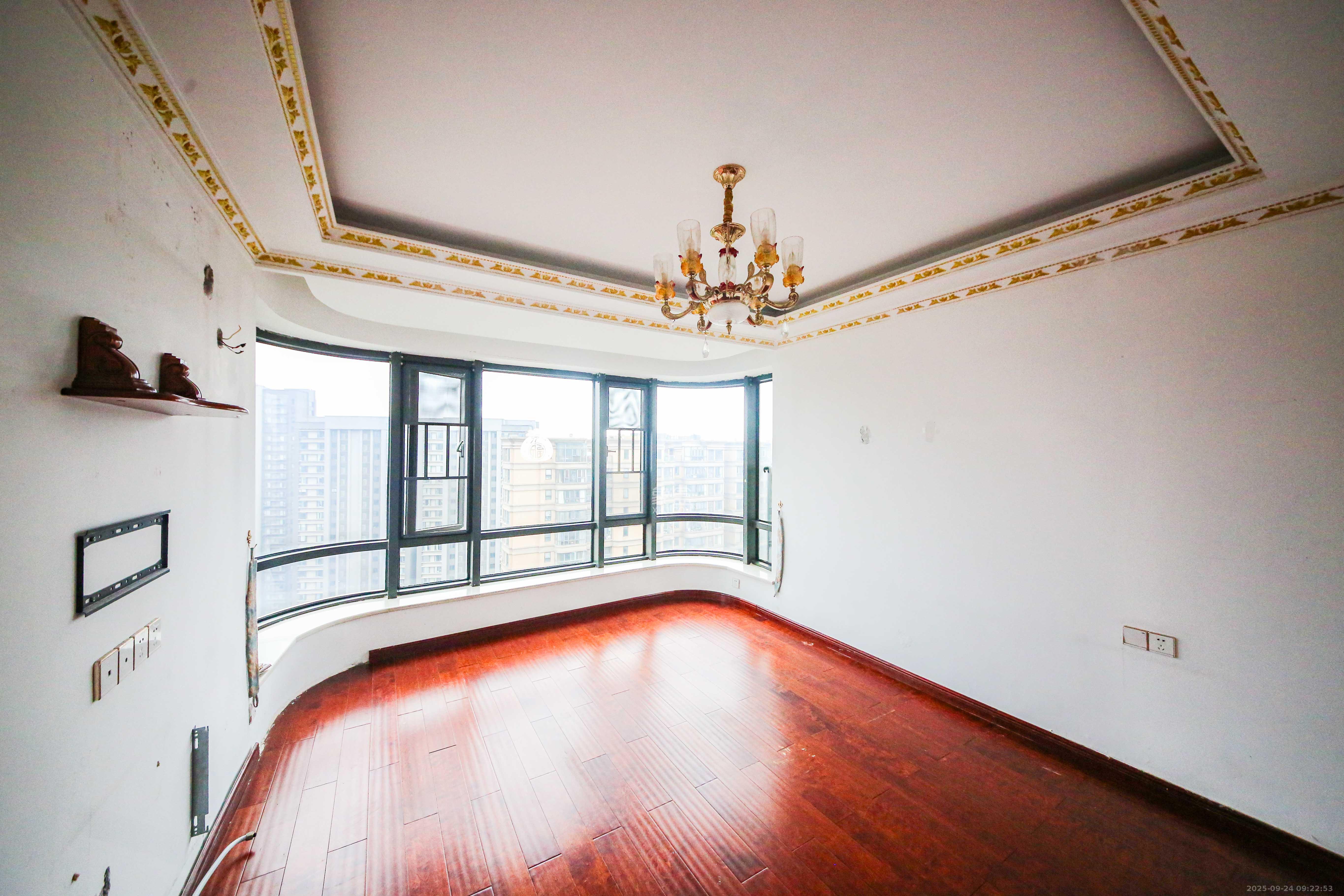 湘江雅颂居  4室2厅1卫    220.0万卧室