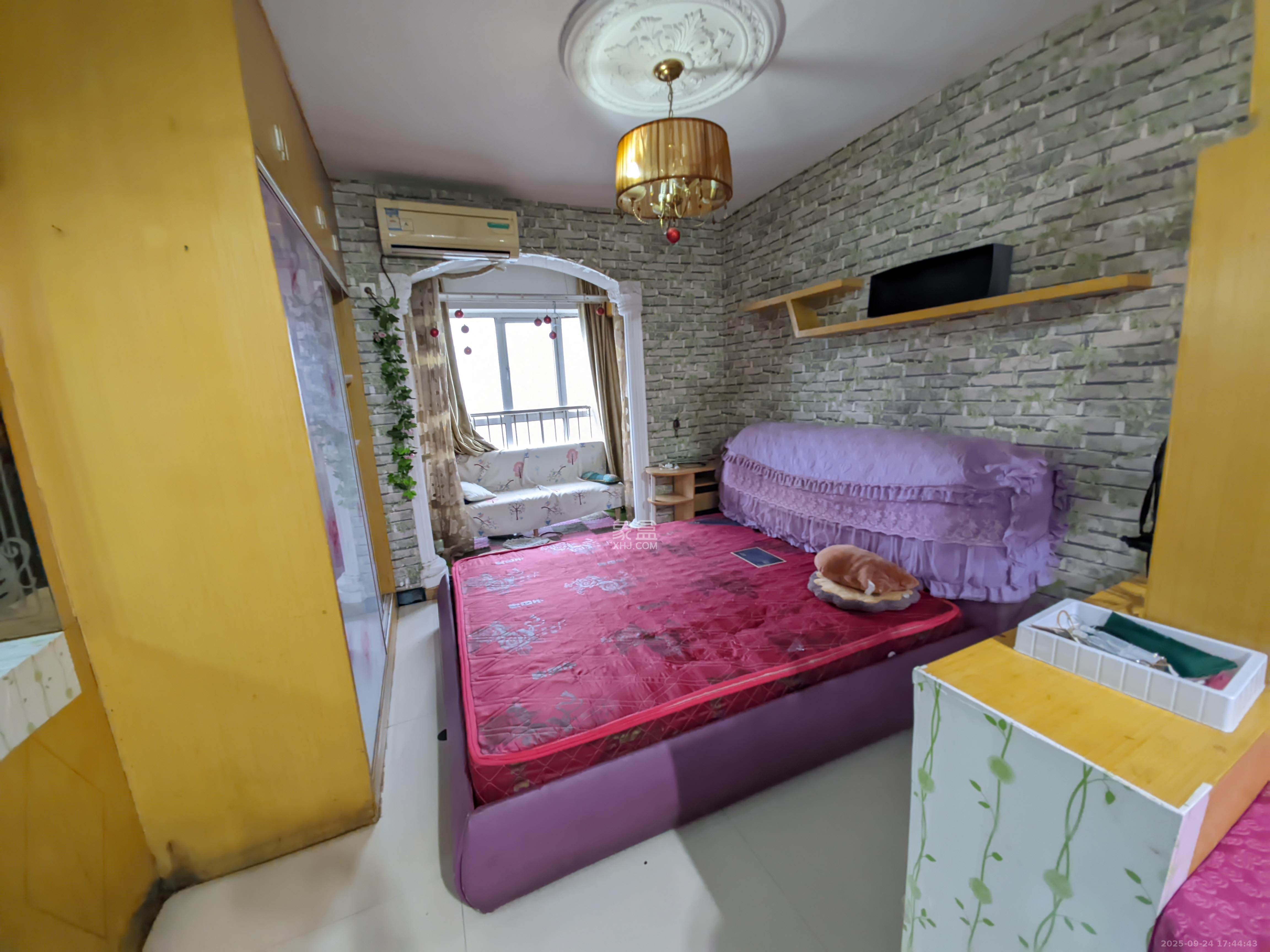 左岸右岸 1室1厅1卫 1400.0元/月 左岸右岸 1室1厅1卫 1400.0元/月室内图