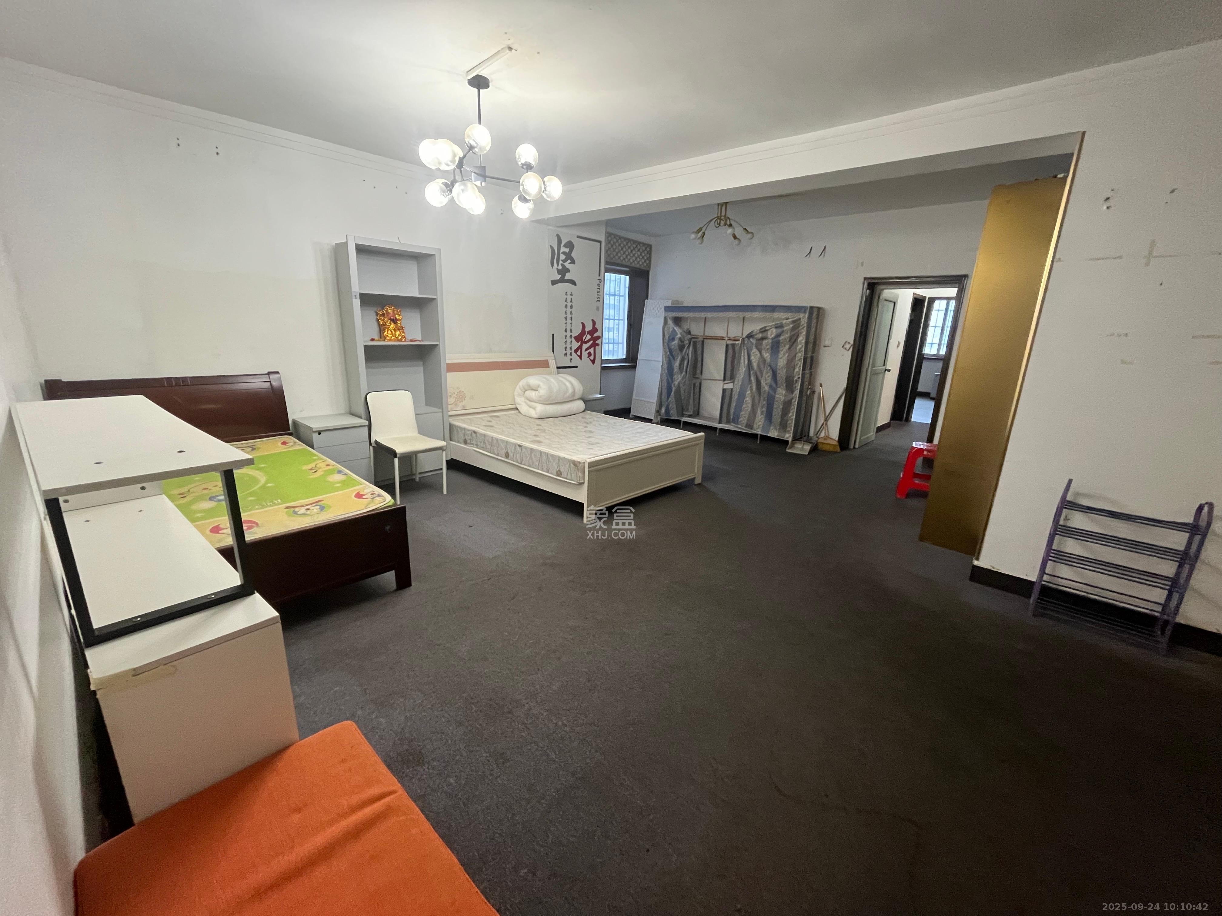 天心城市广场(黄金之城) 4室2厅1卫 3000.0元/月 天心城市广场(黄金之城) 4室2厅1卫 3000.0元/月室内图