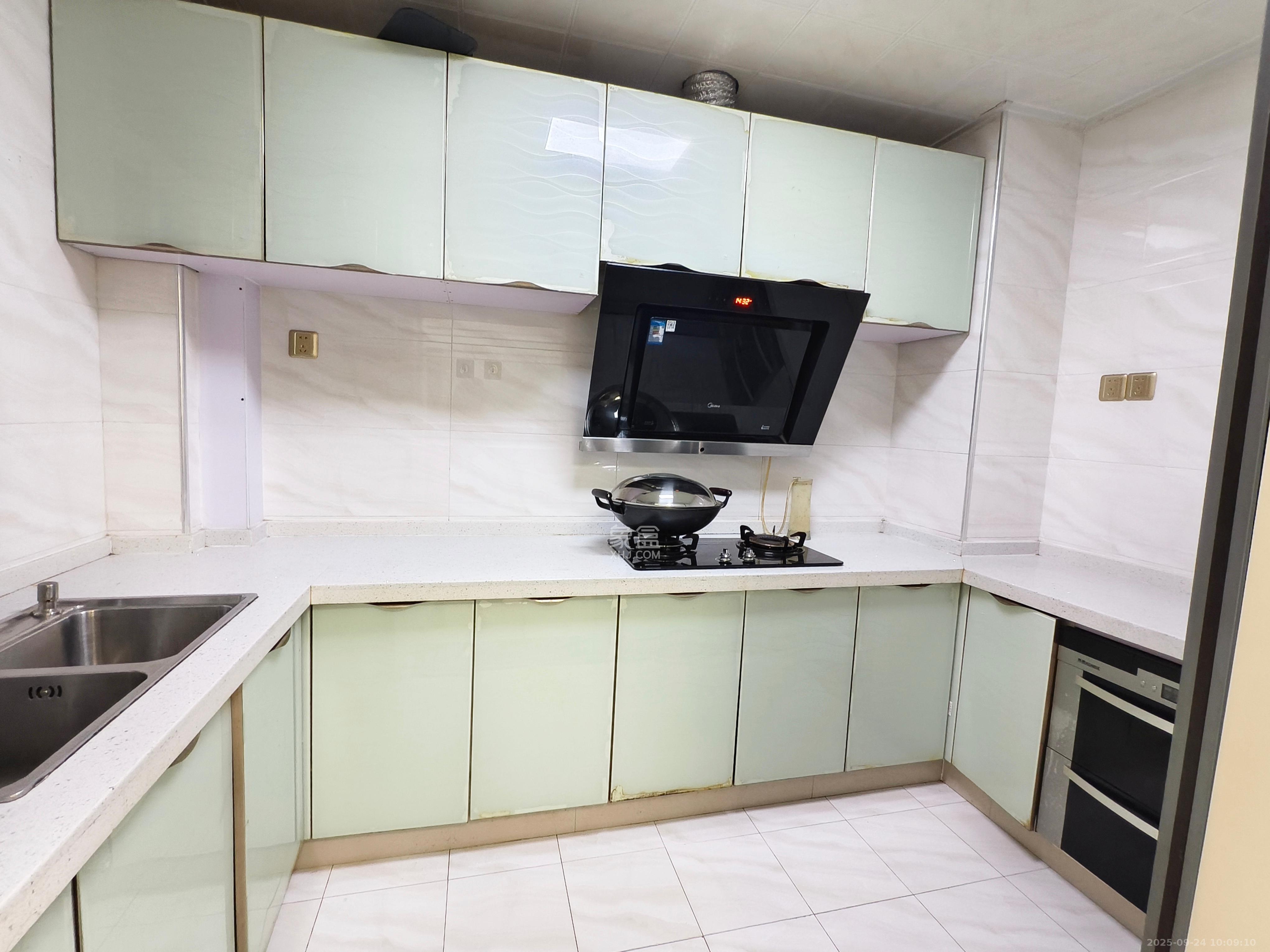 楚天世纪城东苑 3室2厅2卫 2000.0元/月 楚天世纪城东苑 3室2厅2卫 2000.0元/月室内图