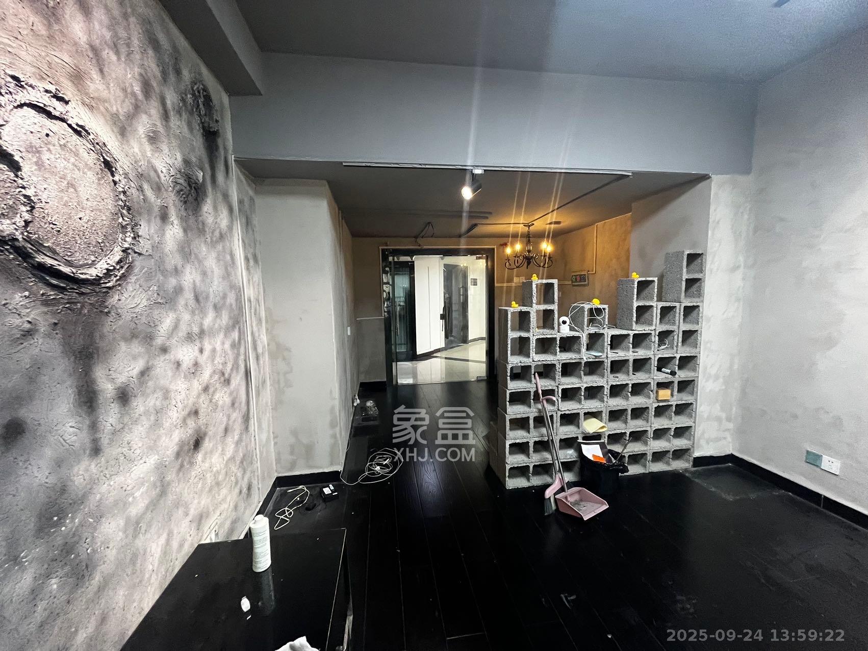 五一新干线 1室1厅1卫 2800.0元/月 五一新干线 1室1厅1卫 2800.0元/月室内图