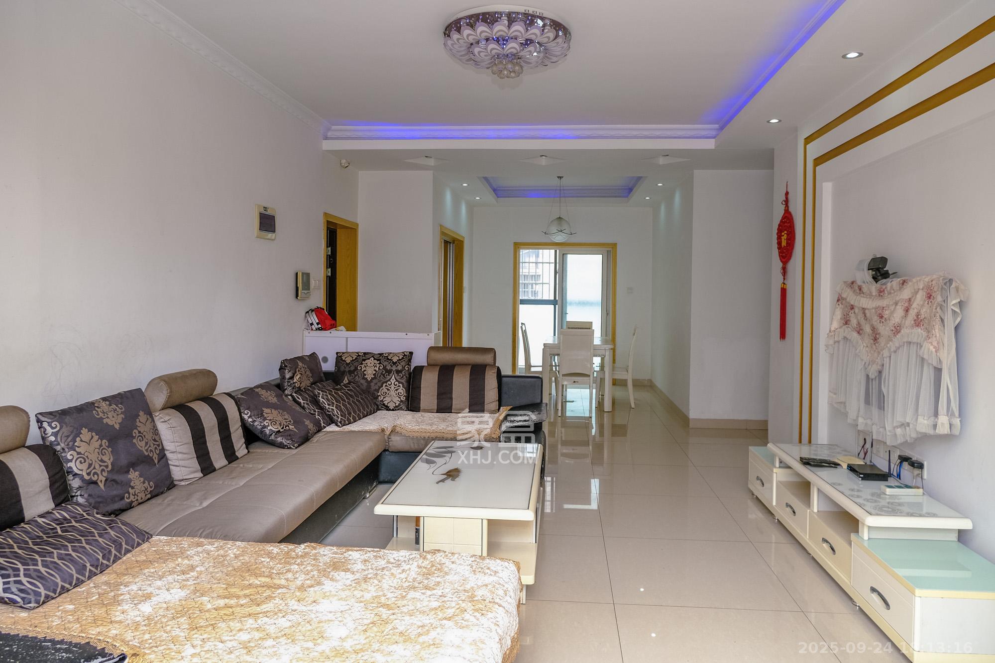 山水湾 3室2厅2卫 1700.0元/月 山水湾 3室2厅2卫 1700.0元/月室内图