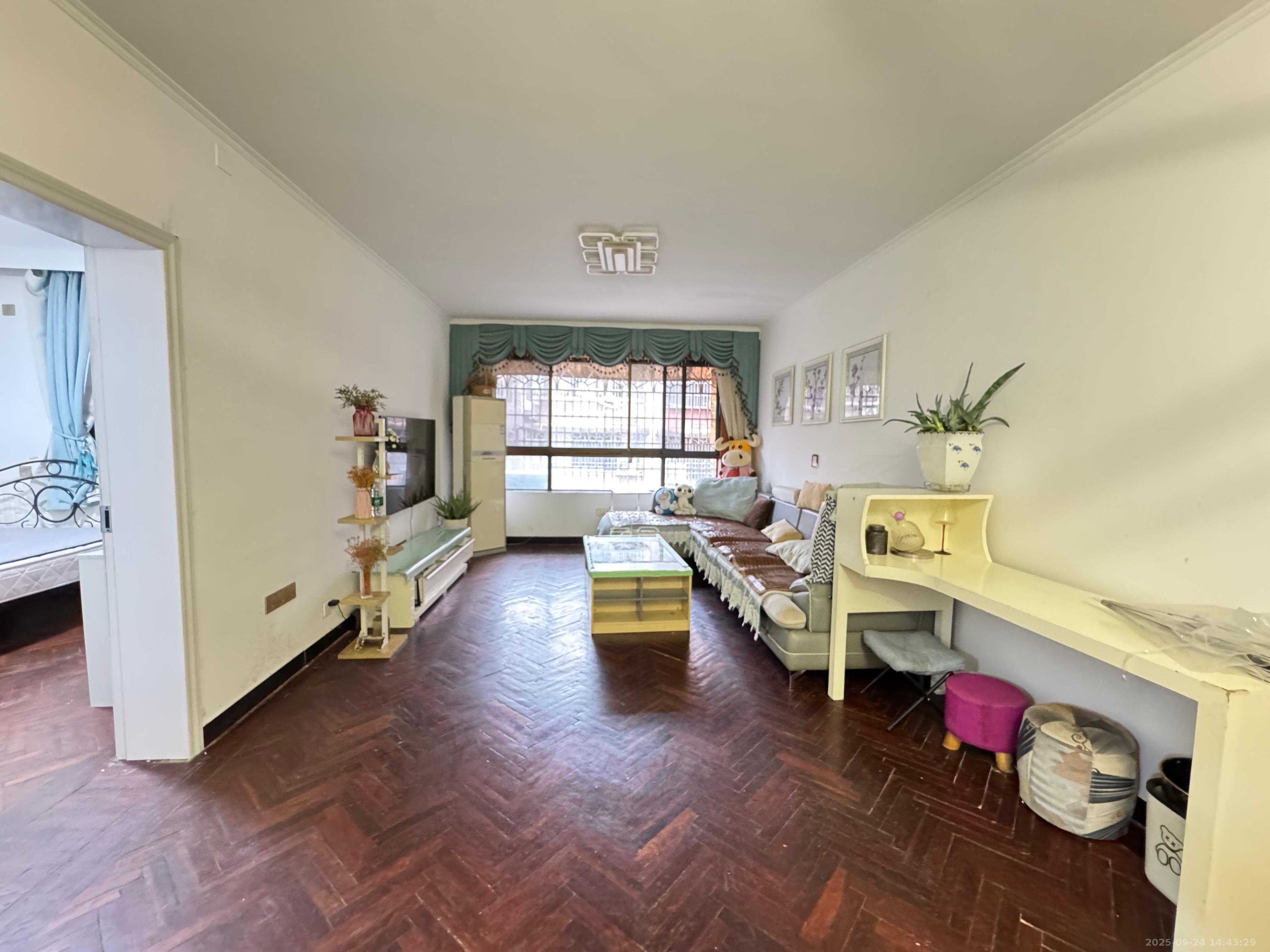 新富城  3室1厅1卫    2400.0元/月室内图