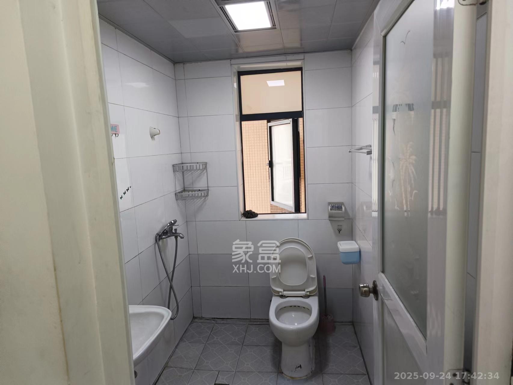 上峰苑(兰亭玥岛) 1室1厅1卫 1500.0元/月 上峰苑(兰亭玥岛) 1室1厅1卫 1500.0元/月室内图