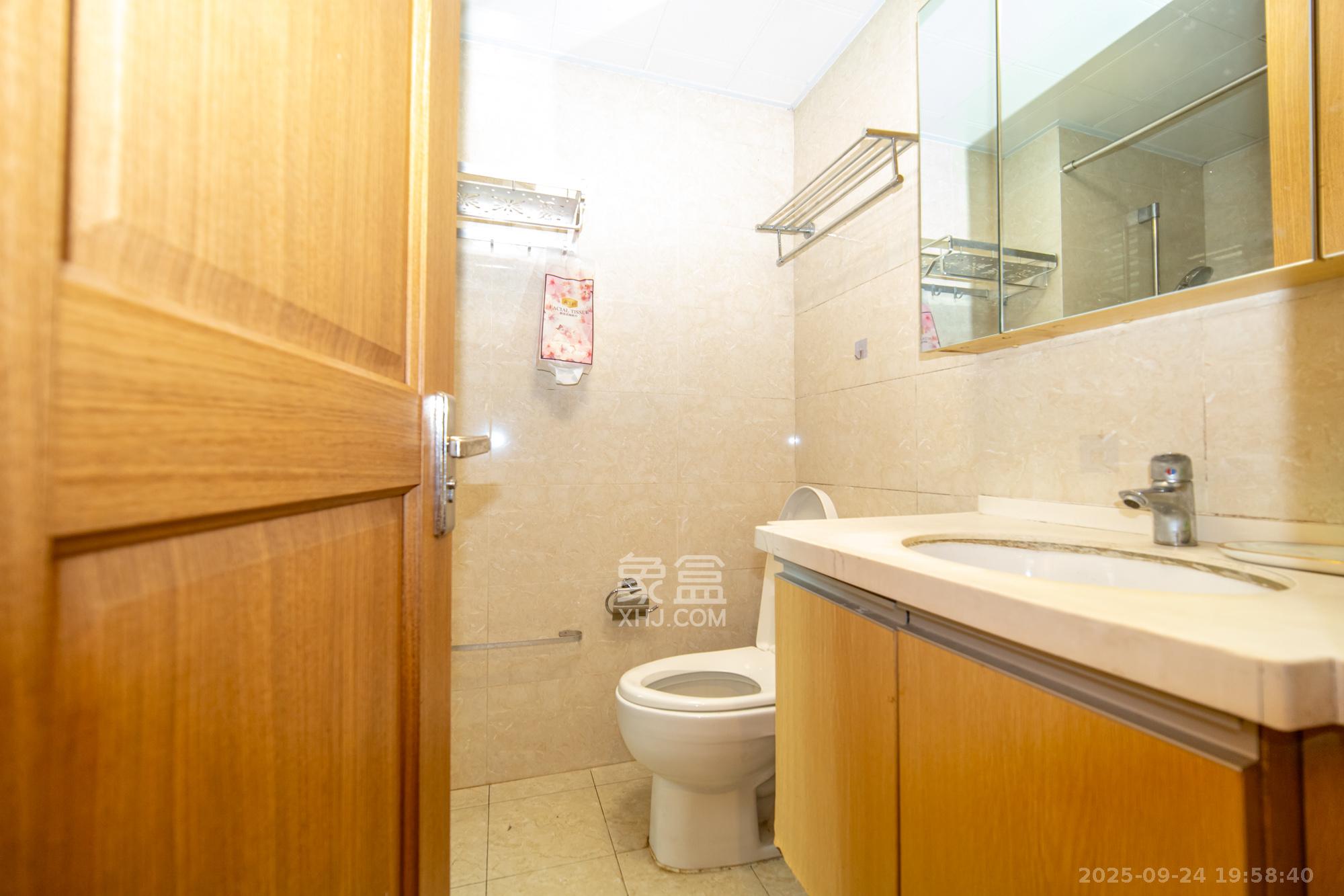 金科时代中心 4室2厅2卫 138.0万 金科时代中心 4室2厅2卫 138.0万卫生间