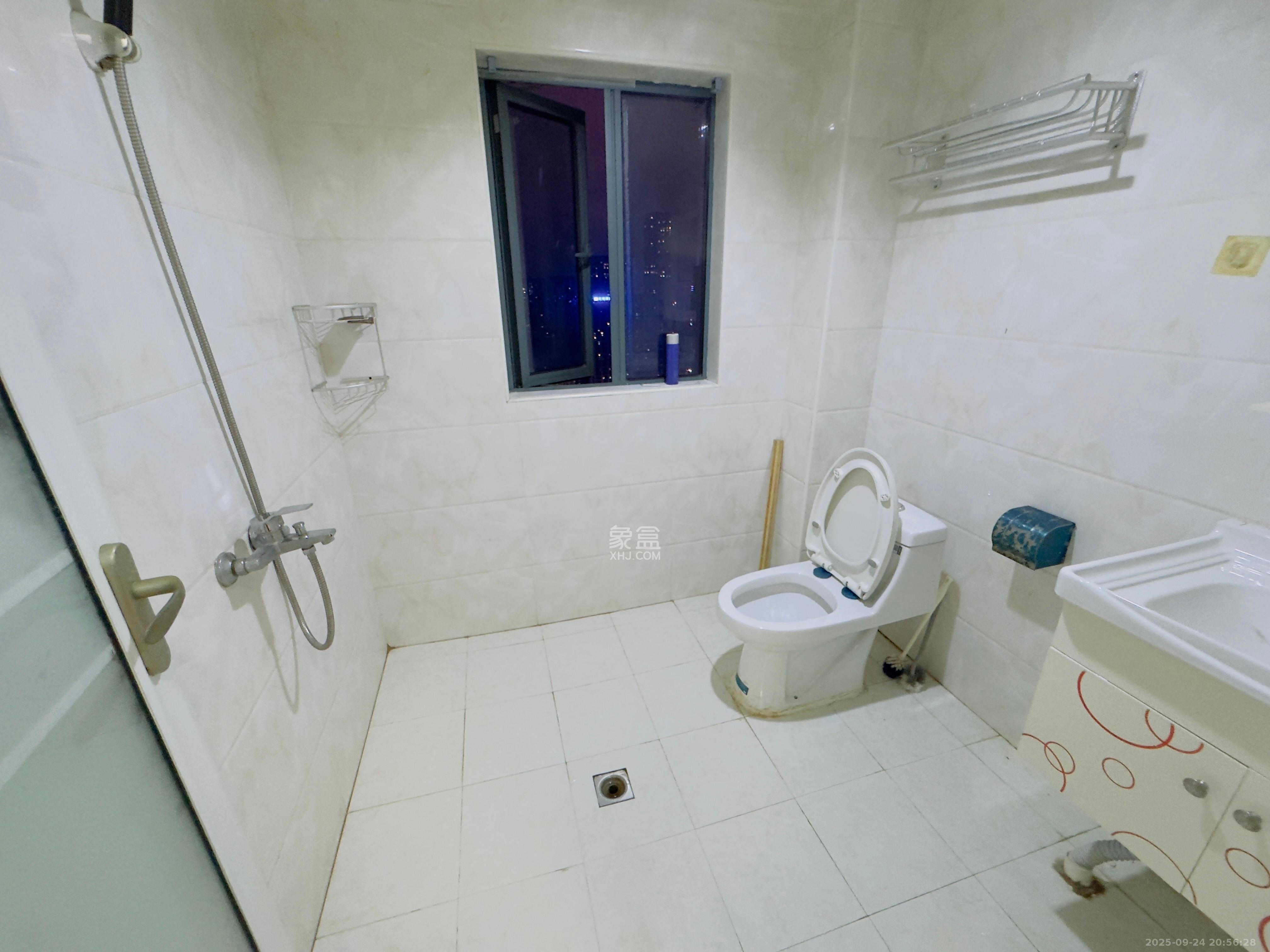 荣盛花语书苑 3室2厅1卫 2800.0元/月 荣盛花语书苑 3室2厅1卫 2800.0元/月室内图