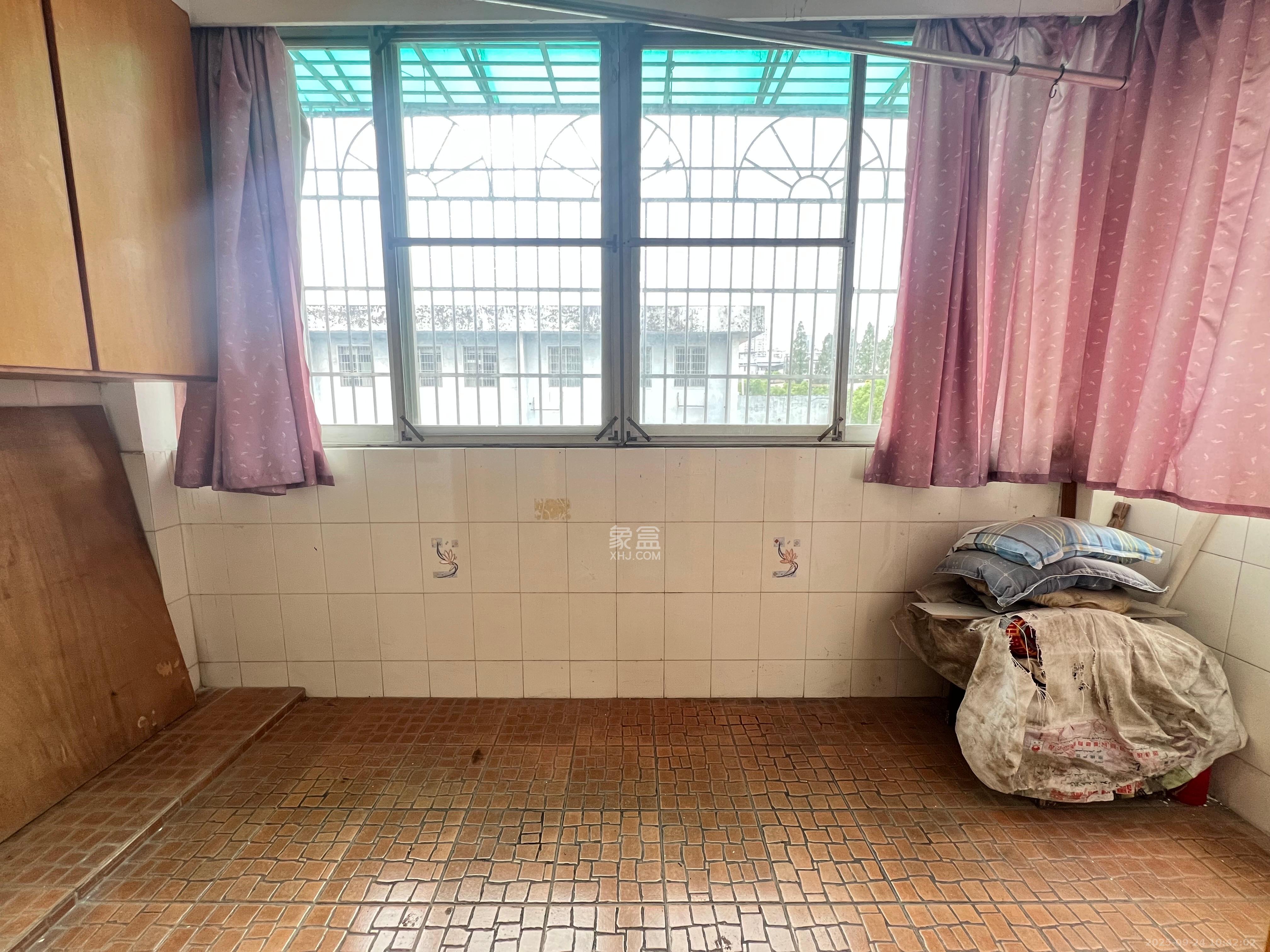 人民新村 3室2厅1卫 2200.0元/月 人民新村 3室2厅1卫 2200.0元/月室内图