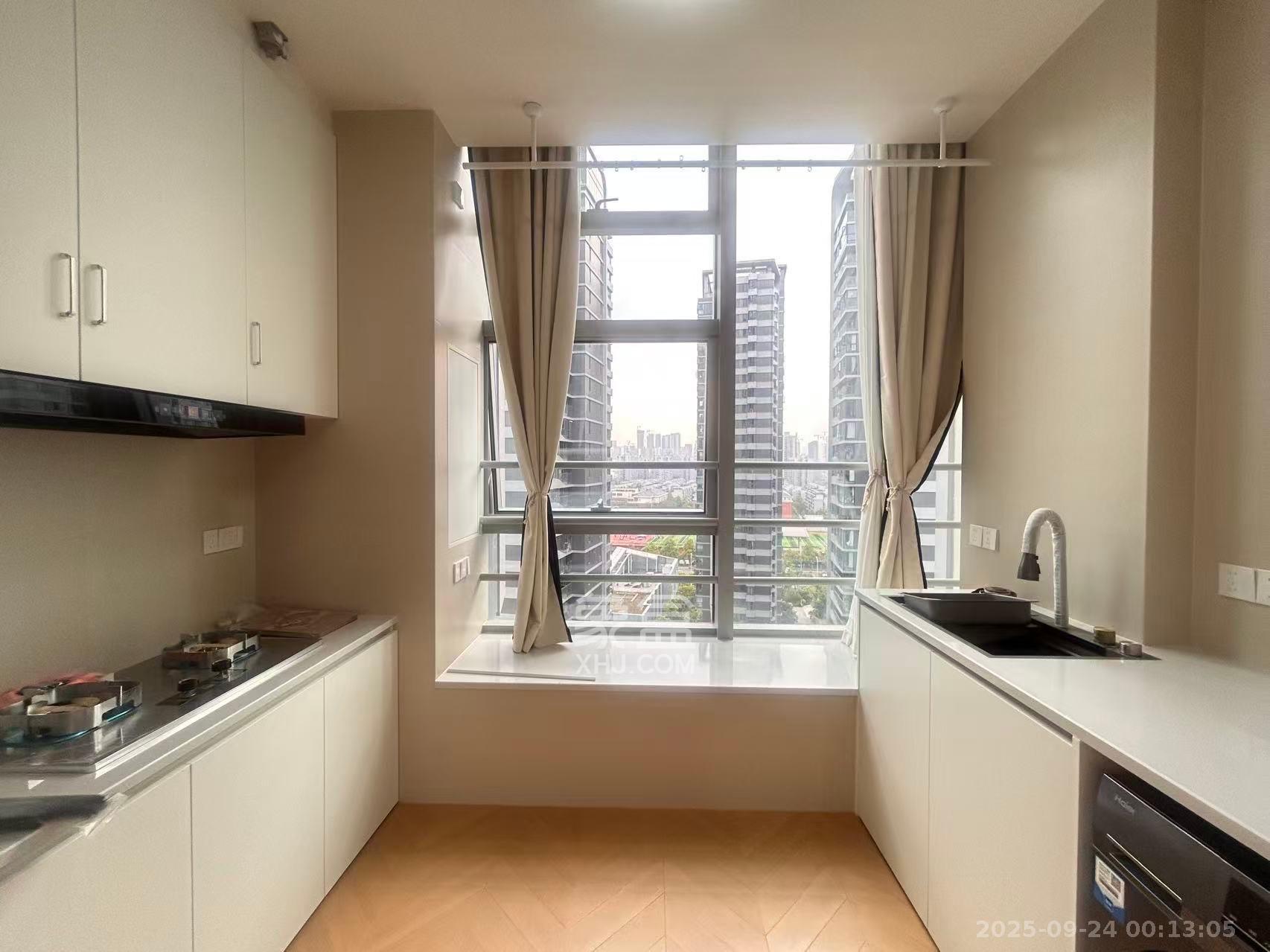 复地滨江金融中心  1室1厅1卫    2400.0元/月